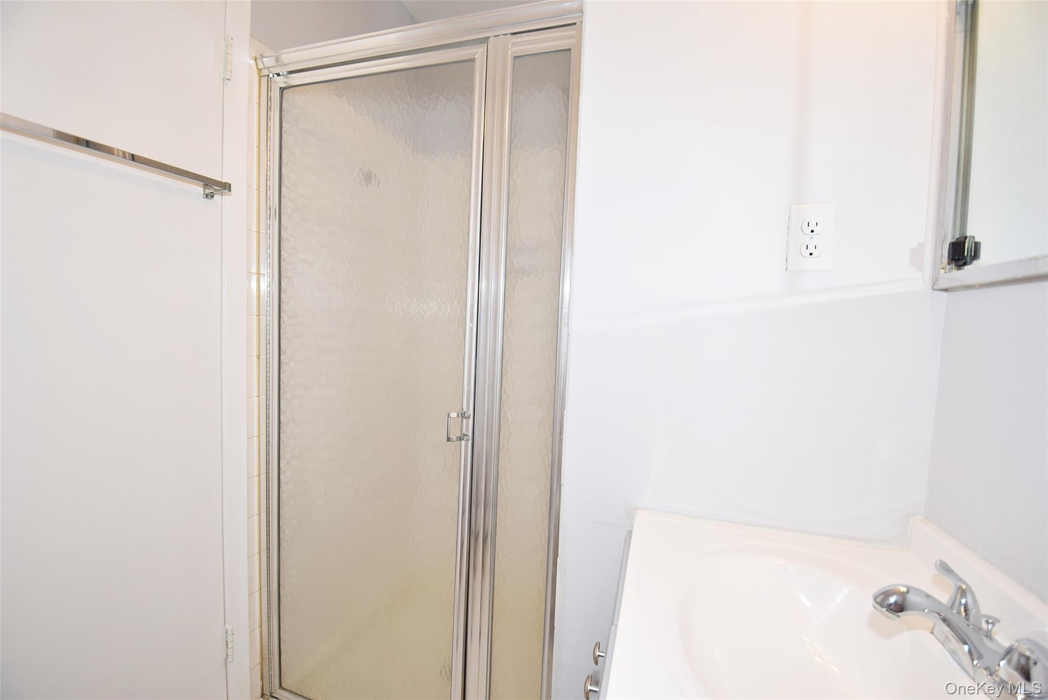 220-47 67 Ave – For Rent photo 16