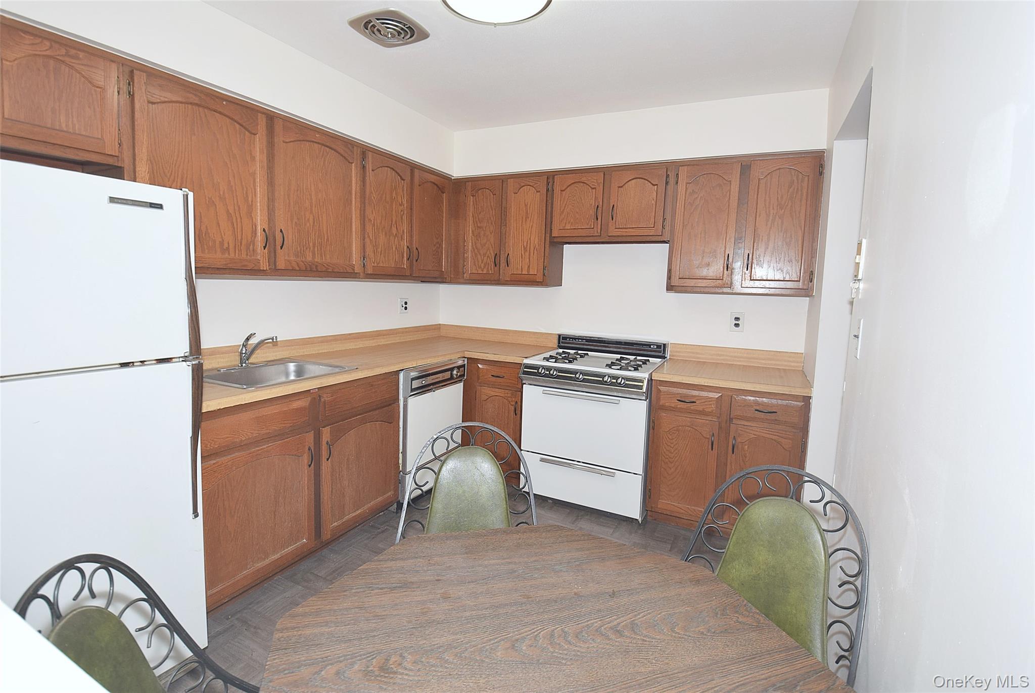220-47 67 Ave – For Rent photo 9
