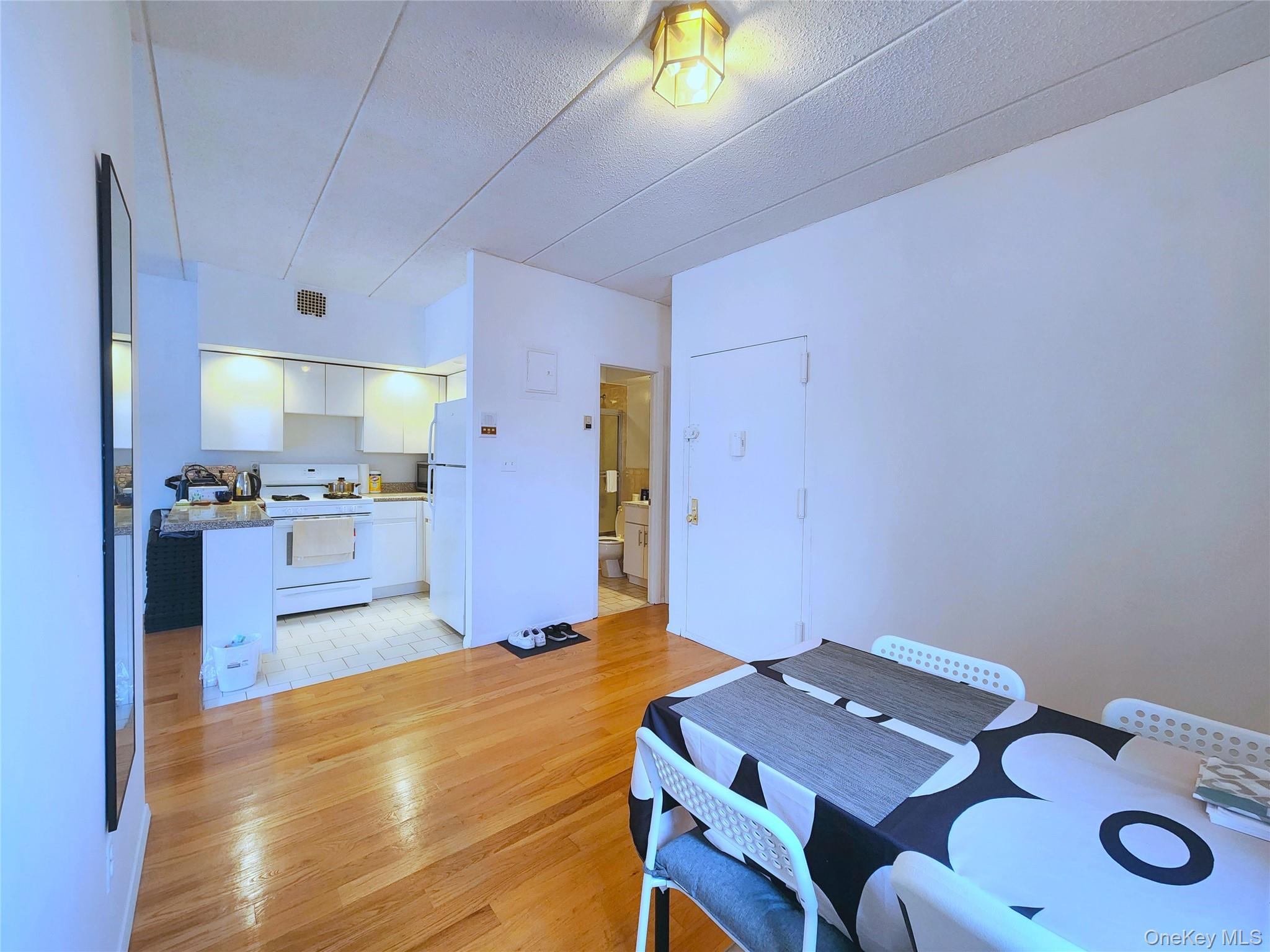 149-15 Barclay Avenue, Unit 3A photo 9