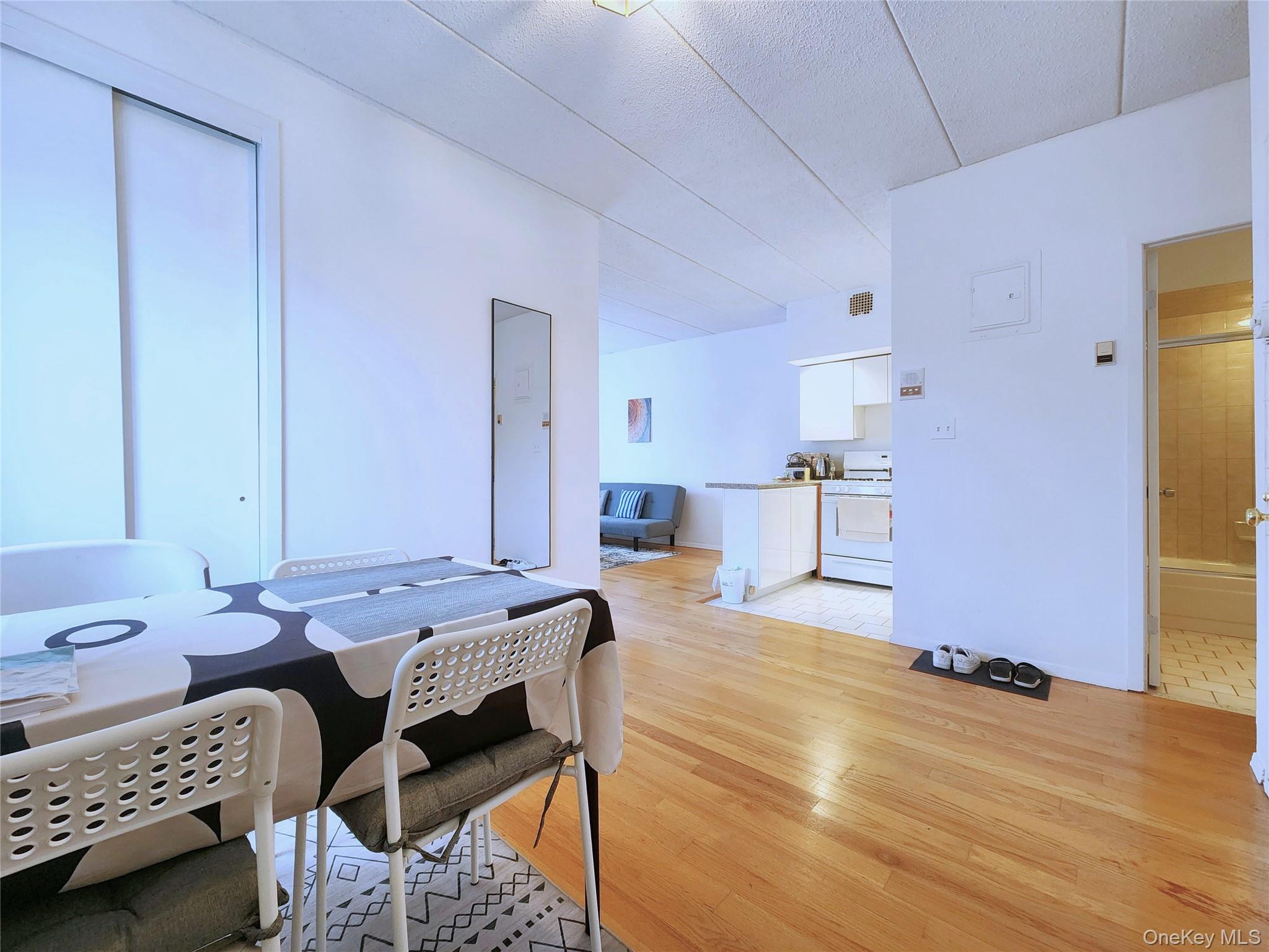149-15 Barclay Avenue, Unit 3A photo 8