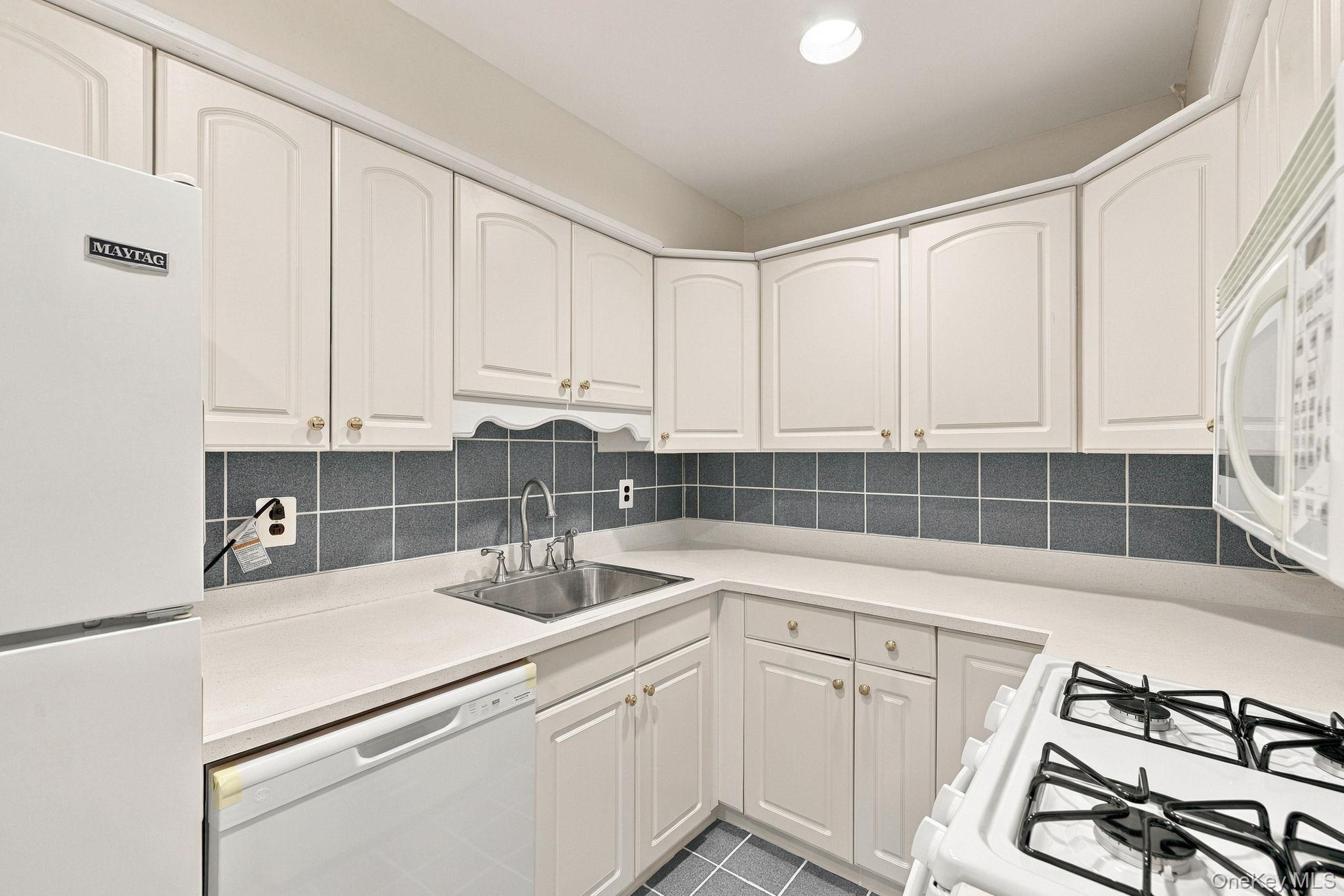 82 Demarest Avenue, Unit 24 photo 9