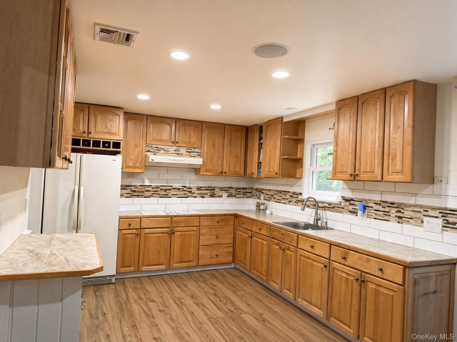 531 Brookhaven Avenue – For Sale photo 2
