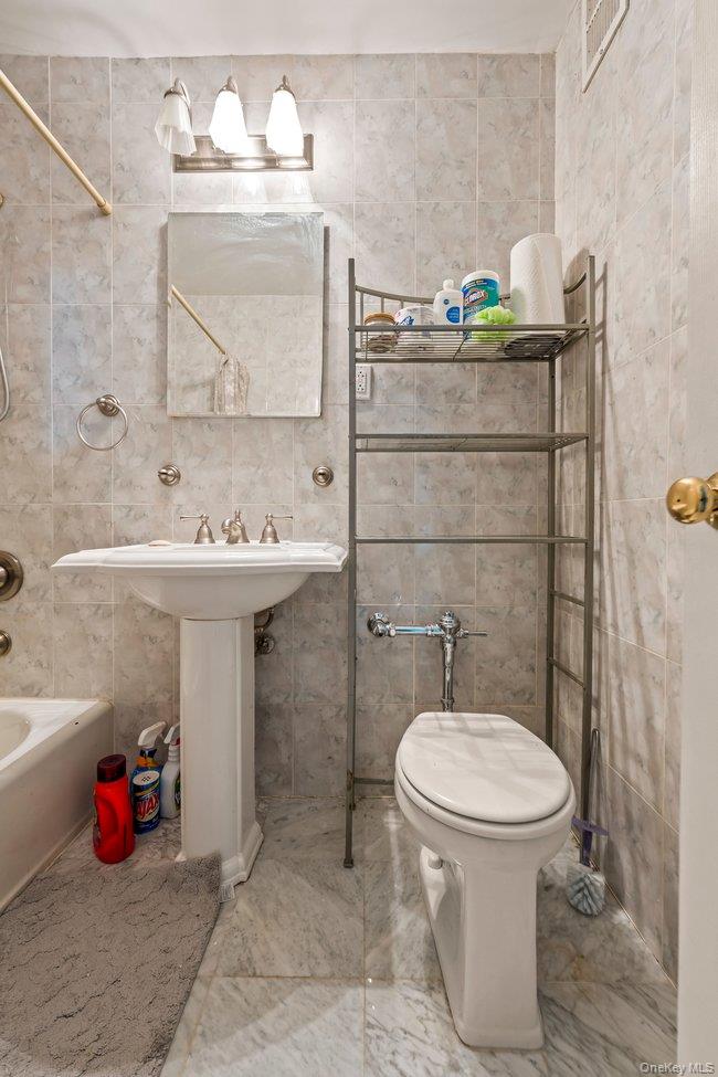 142-05 Roosevelt Avenue, Unit #539 photo 13