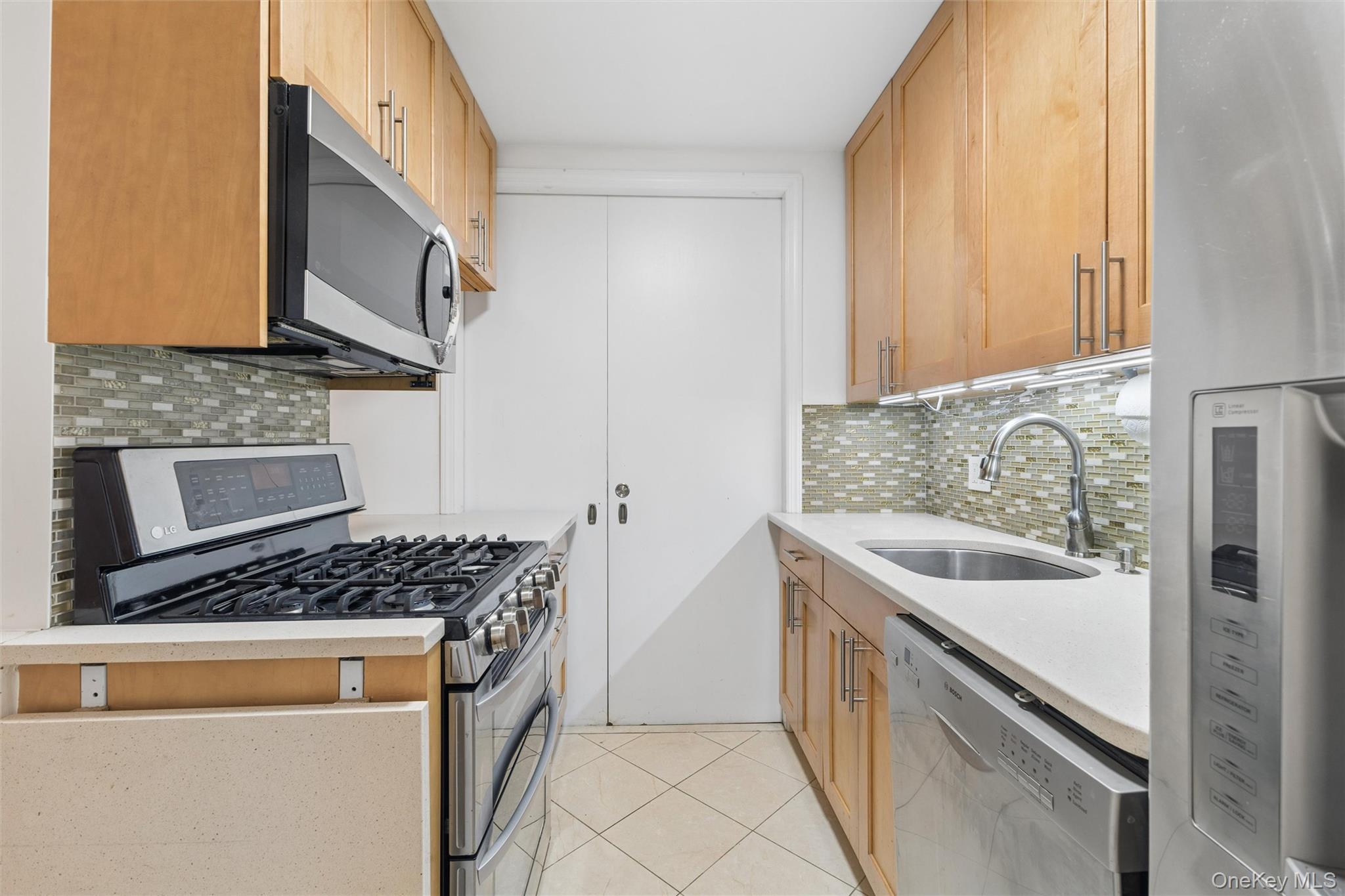 70-25 Yellowstone Boulevard, Unit 3X photo 7