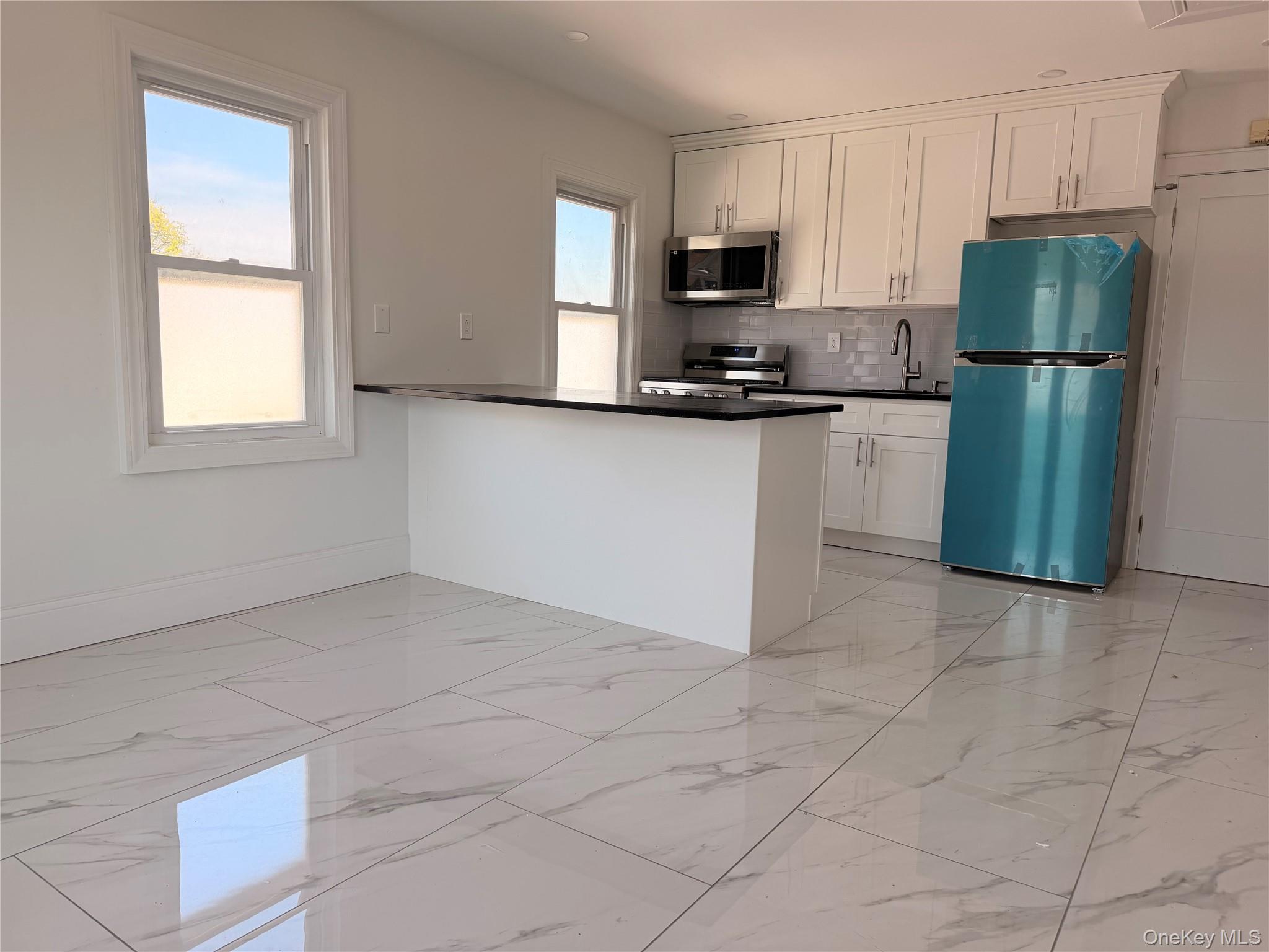 218-35 appt A 104th Avenue – For Rent photo 4
