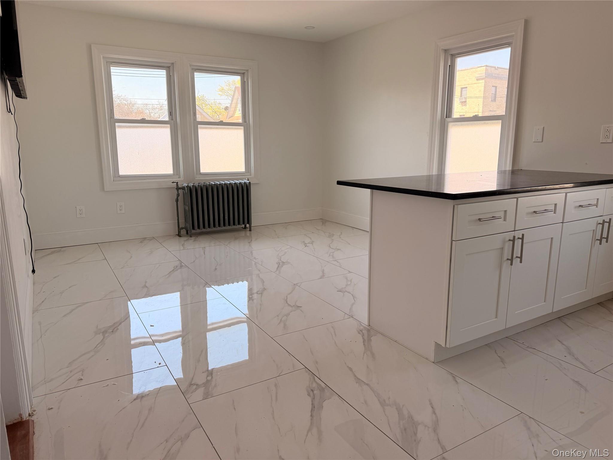 218-35 appt A 104th Avenue – For Rent photo 2