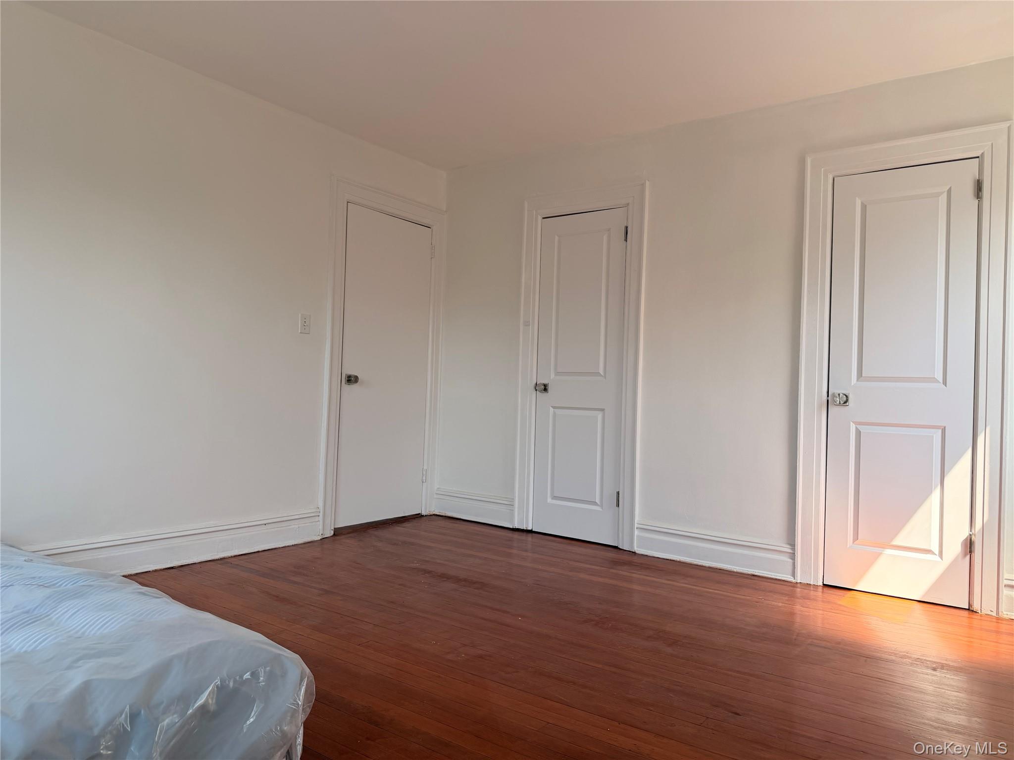 218-35 appt A 104th Avenue – For Rent