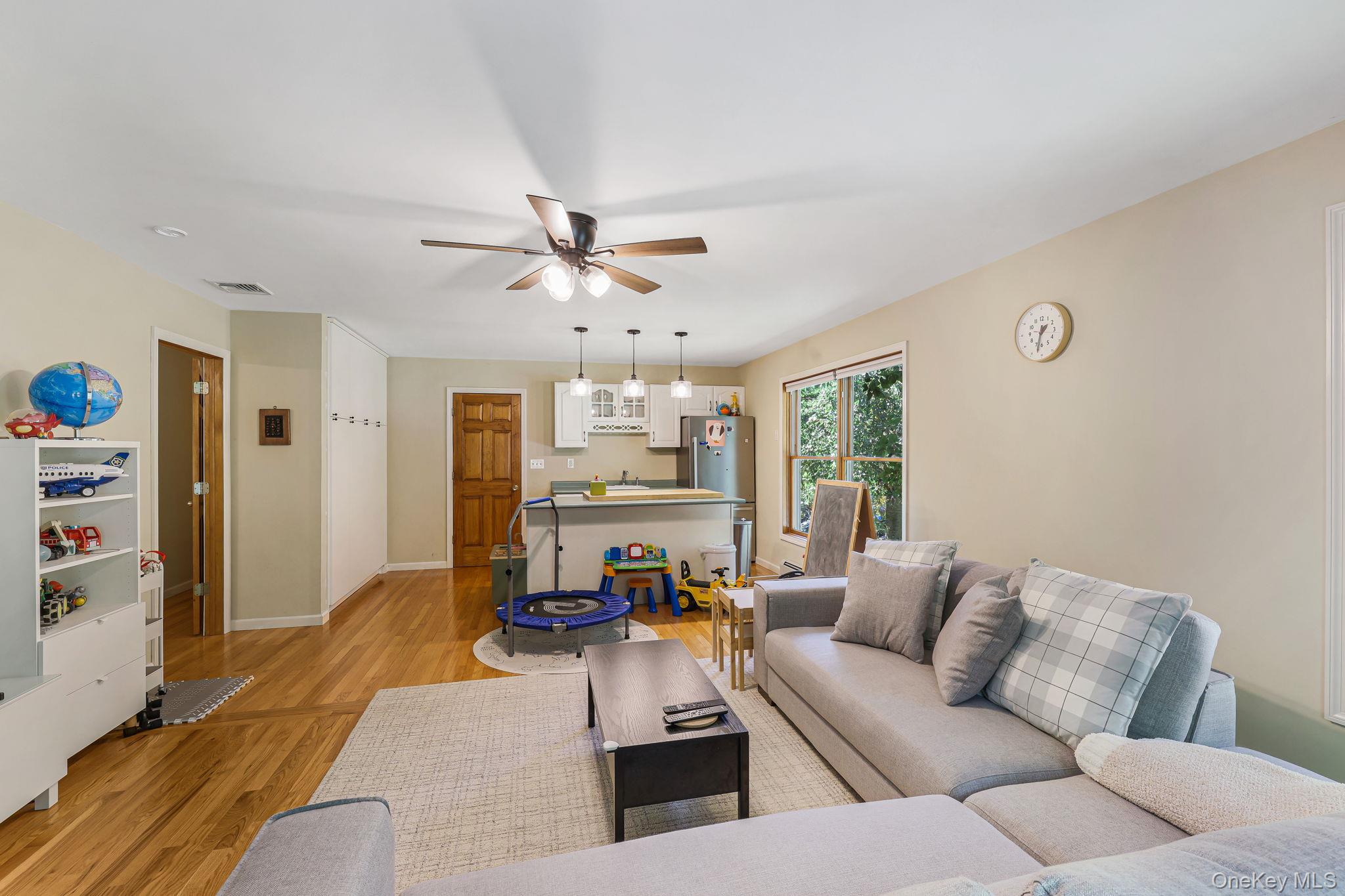 47 Points Of View – For Sale photo 25