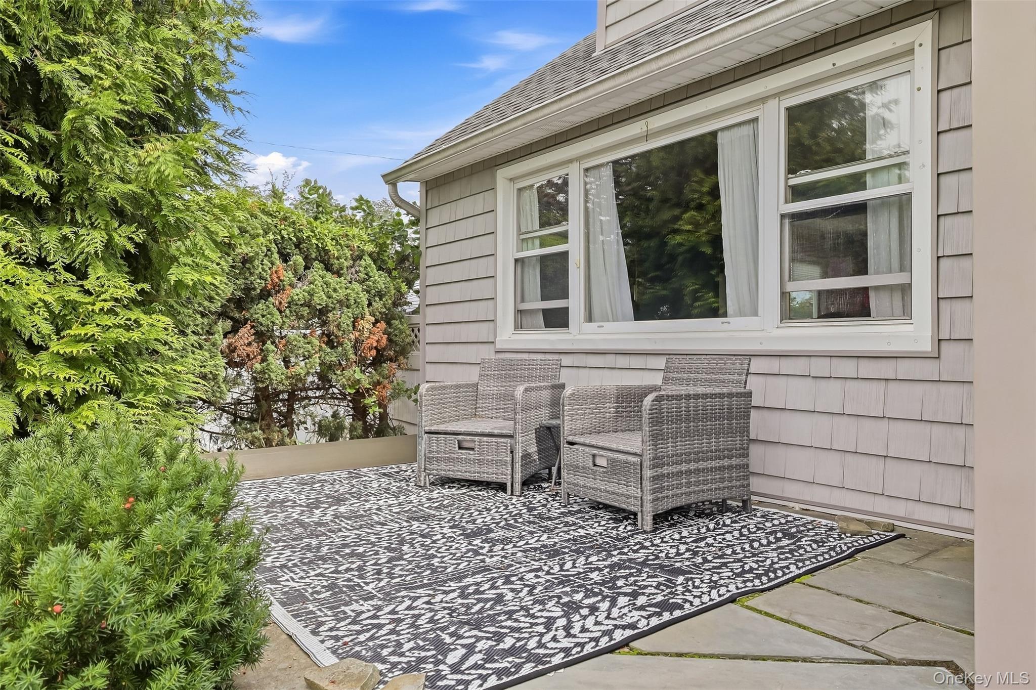 208 Island Parkway W – For Sale photo 3