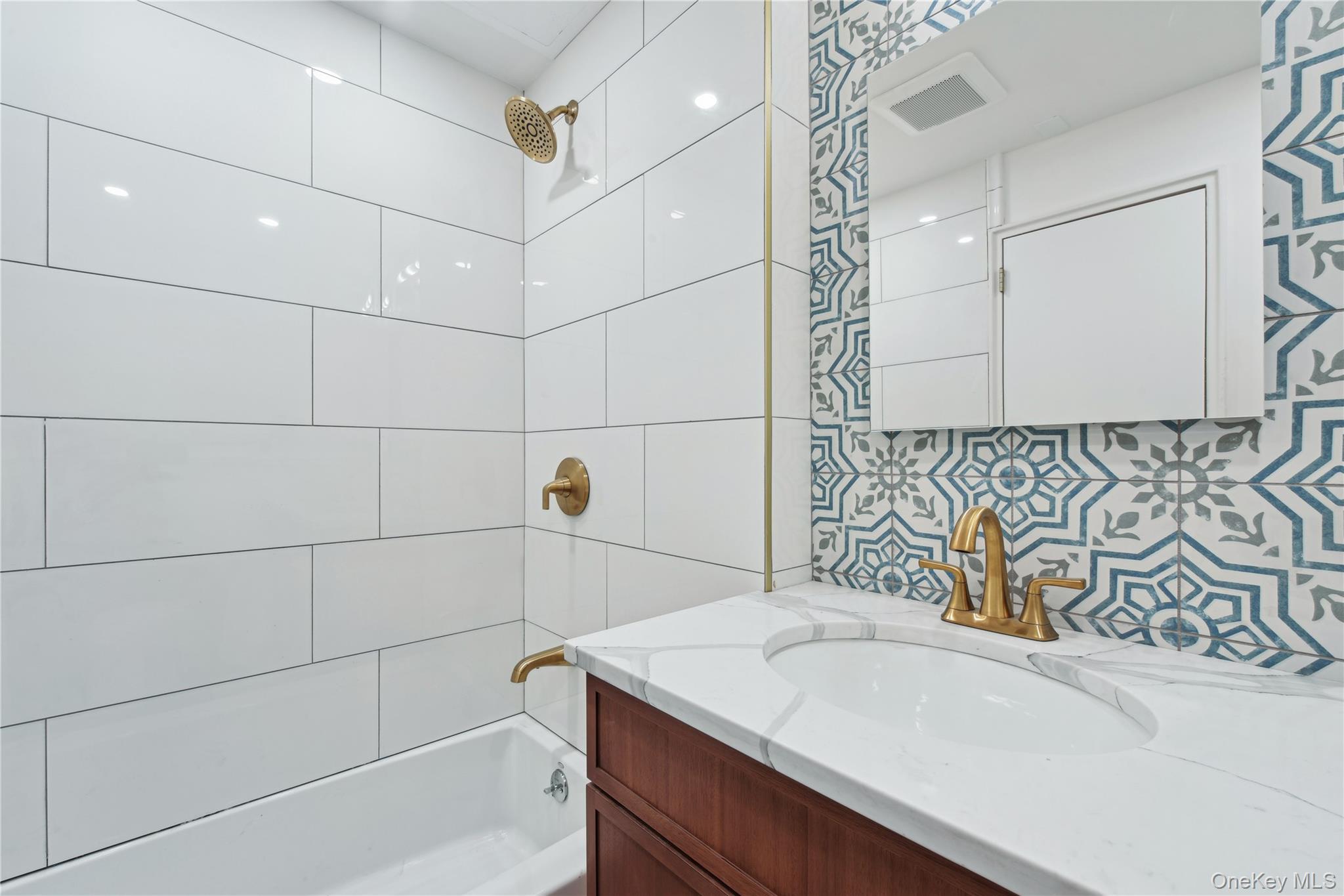 150-26 16 Road, Unit 1 photo 8