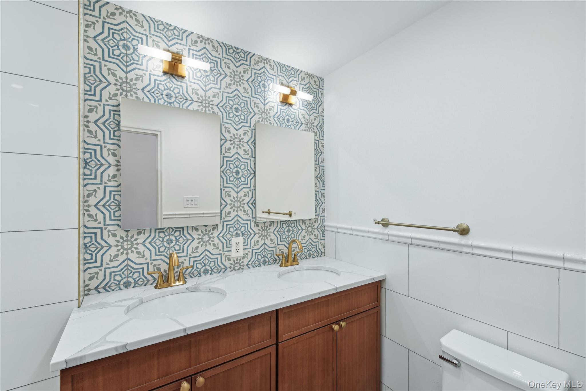 150-26 16 Road, Unit 1 photo 9