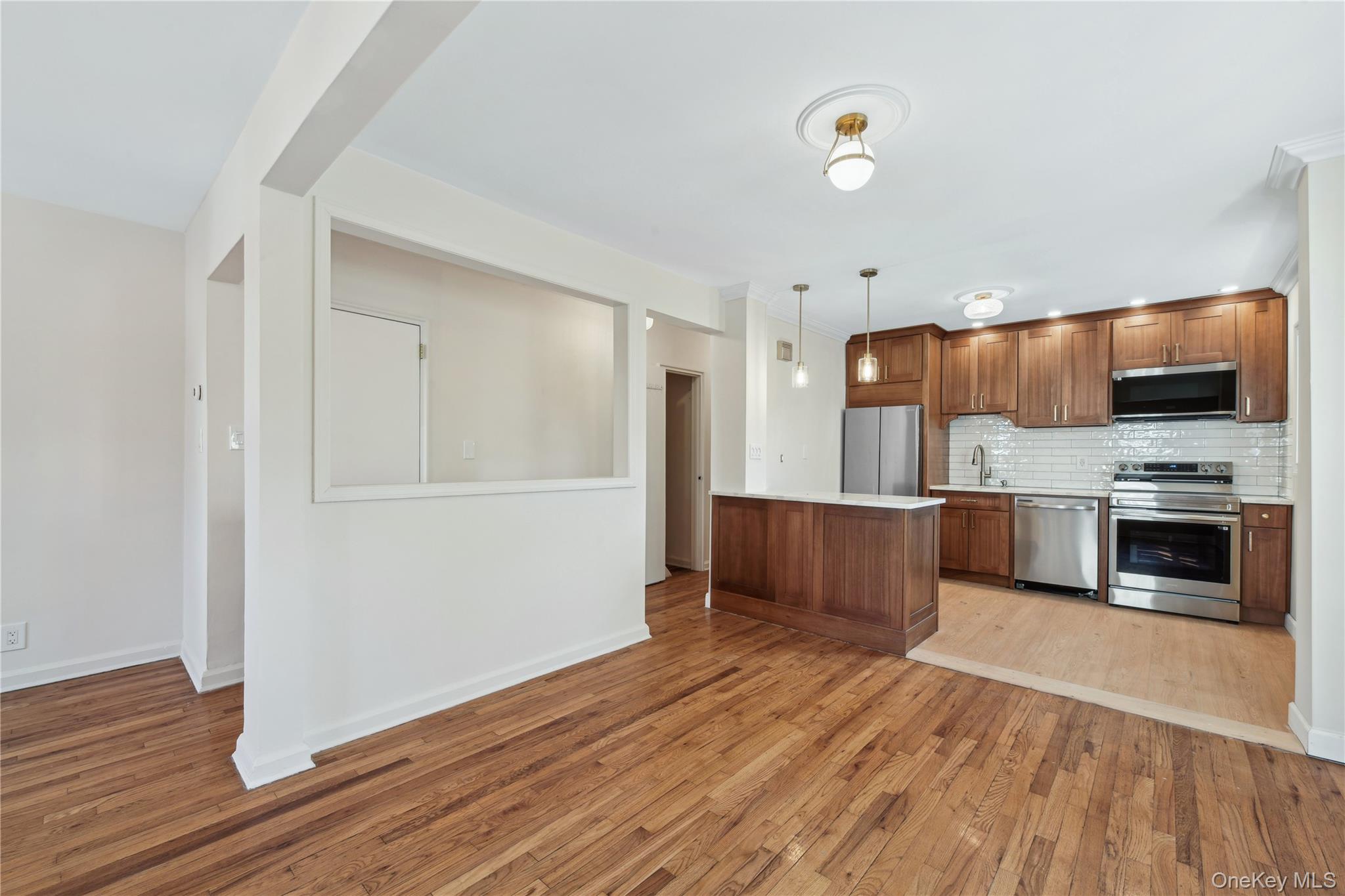 150-26 16 Road, Unit 1 photo 2