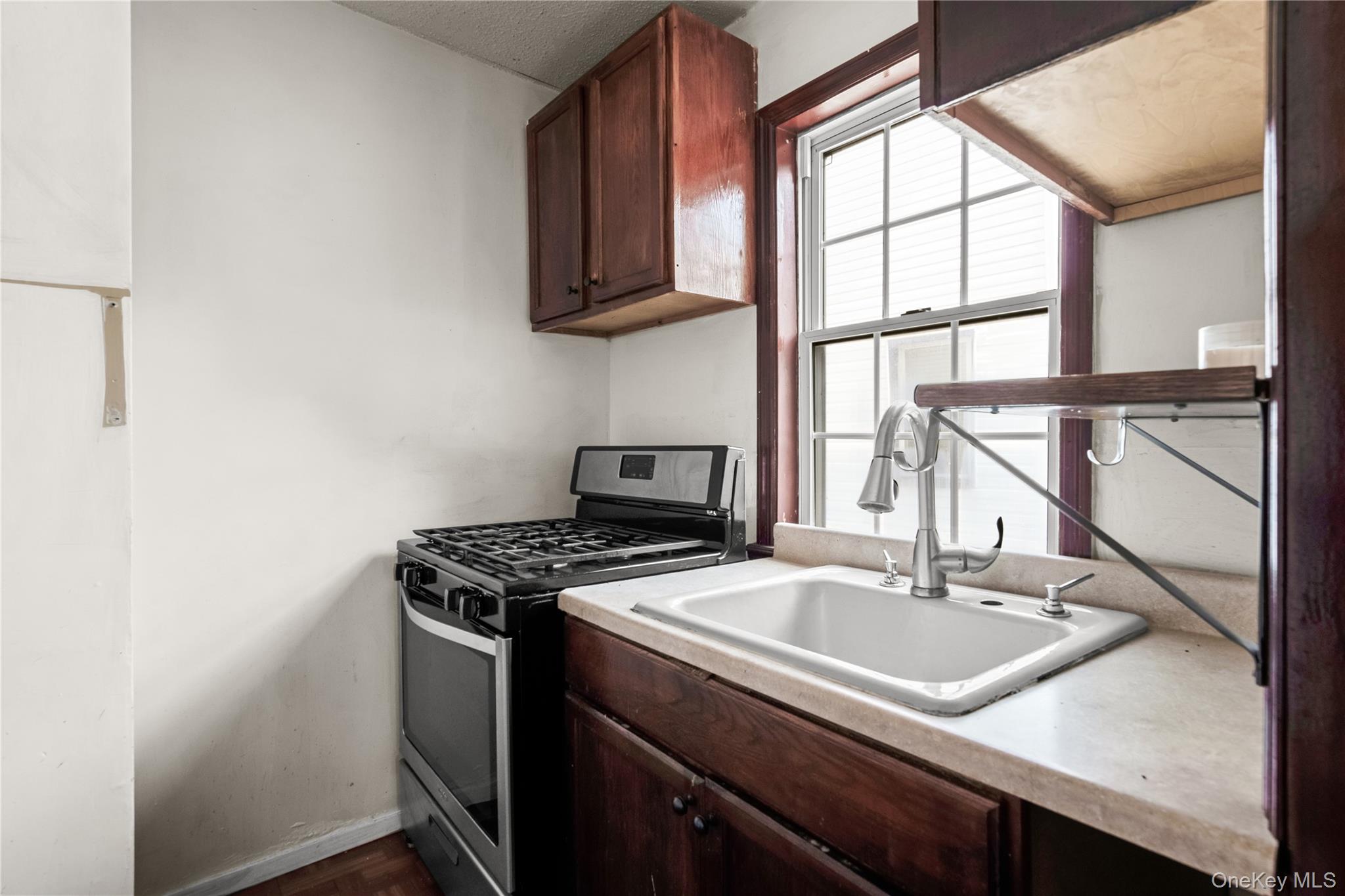 231-08 Mentone Avenue – For Sale photo 20