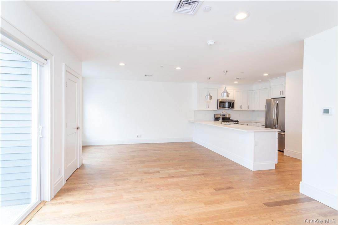 121 Fisher Avenue, Unit 5 photo 4