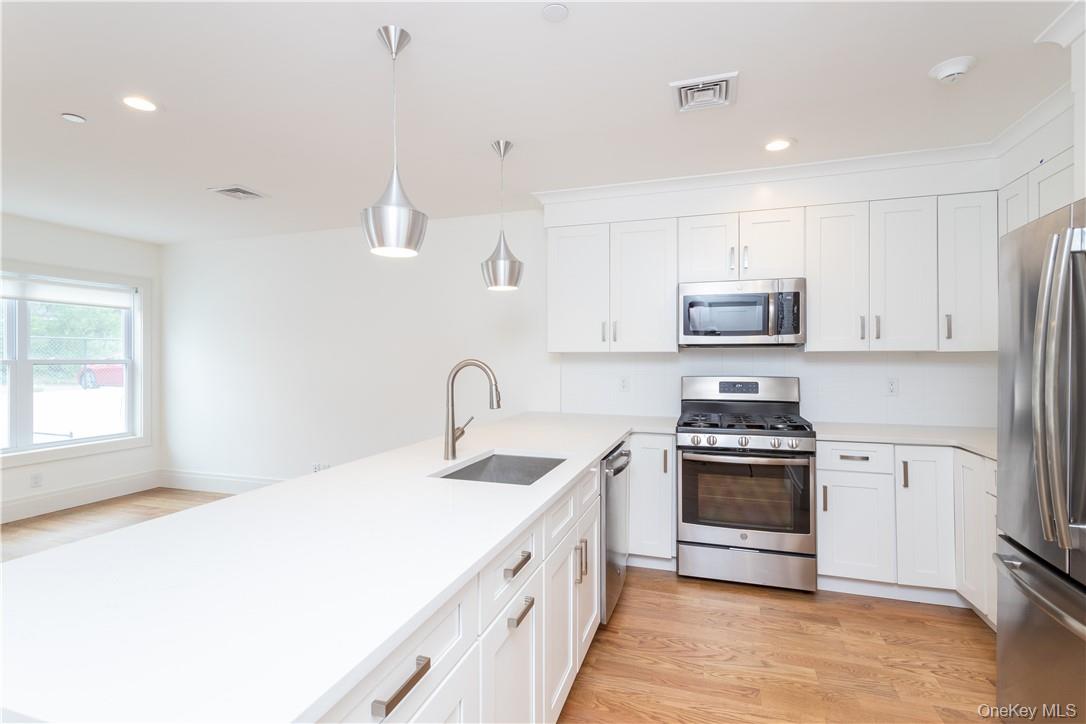 121 Fisher Avenue, Unit 5 photo 3
