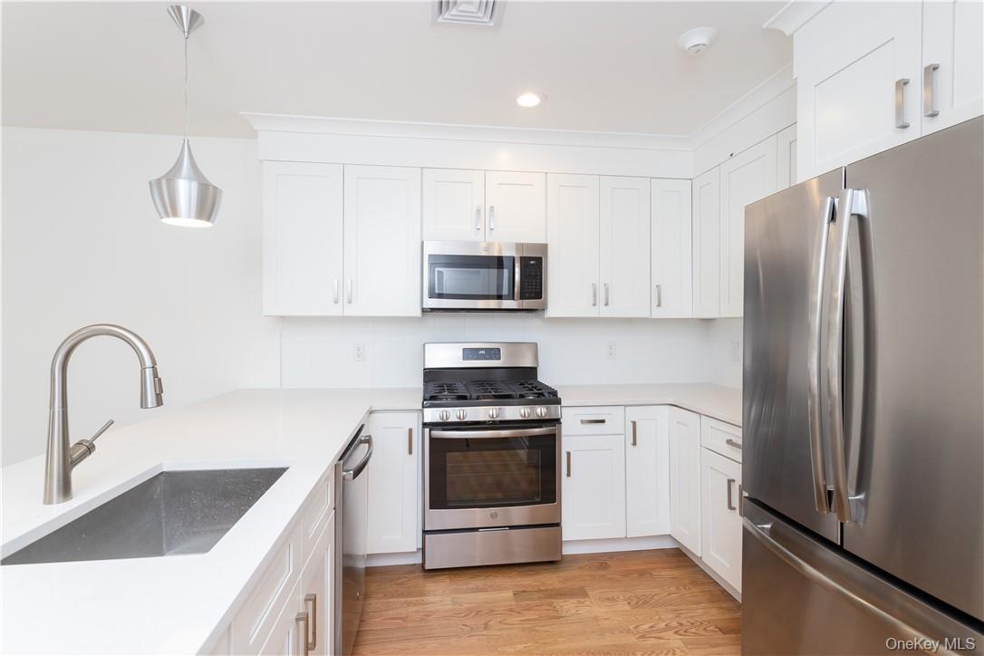 121 Fisher Avenue, Unit 5 photo 2