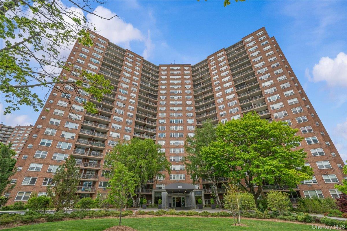 5800 Arlington Avenue, Unit 11T