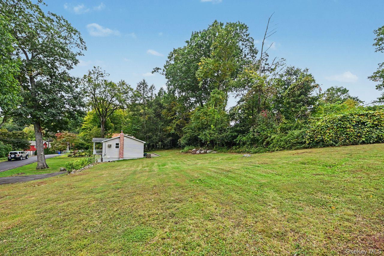 10 Palisades Road – For Sale photo 2