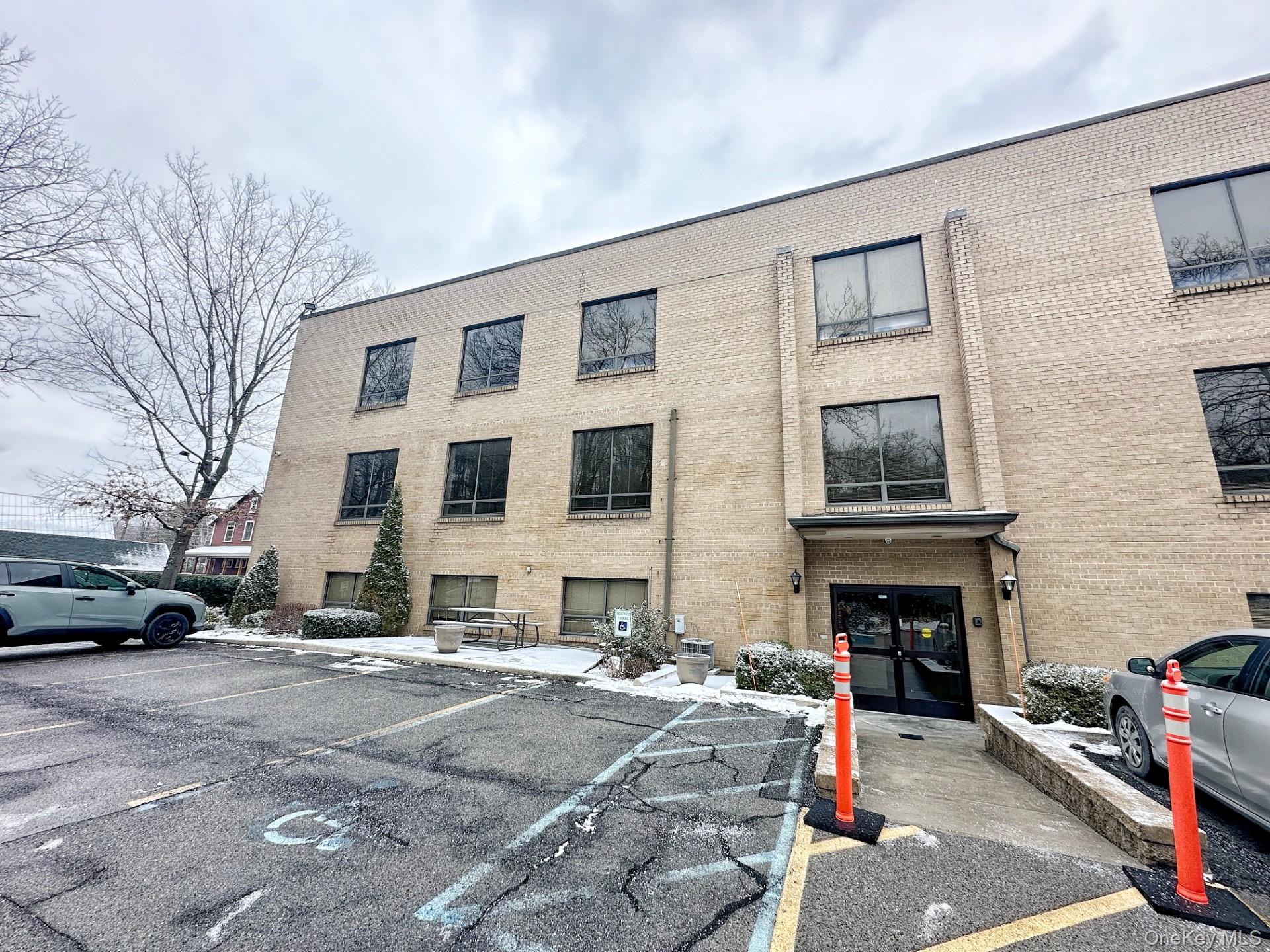 531 Central Park Avenue, Unit 103 photo 6
