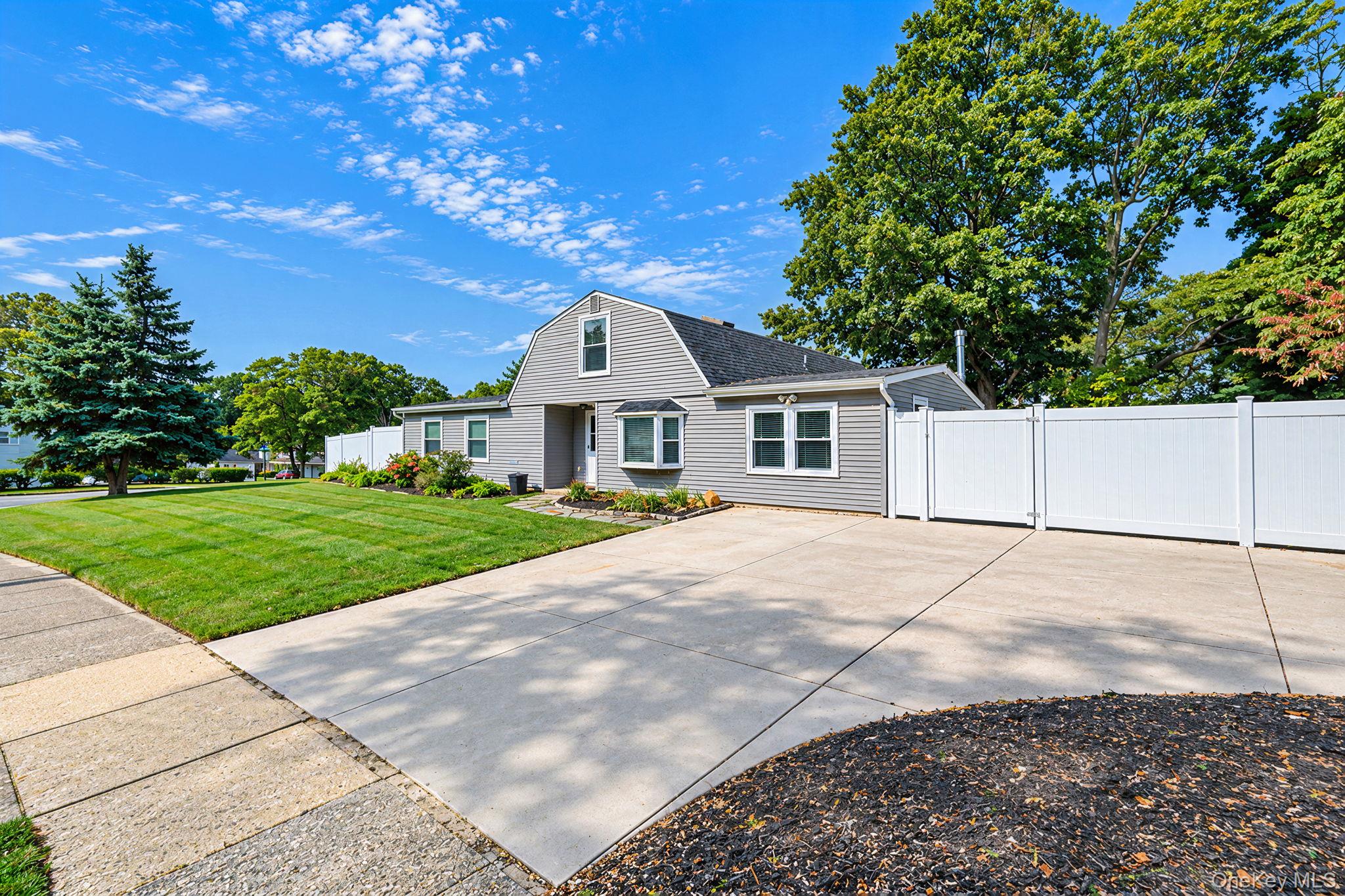 27 Lehigh Lane – For Sale photo 3