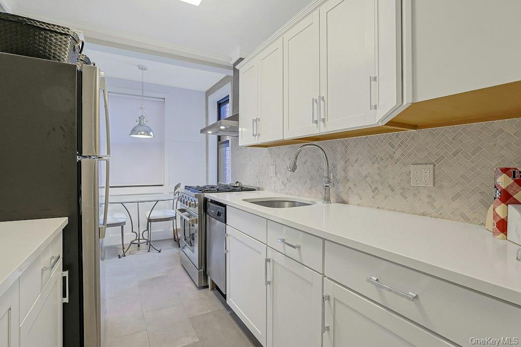 142 Garth Road, Unit 3J photo 6