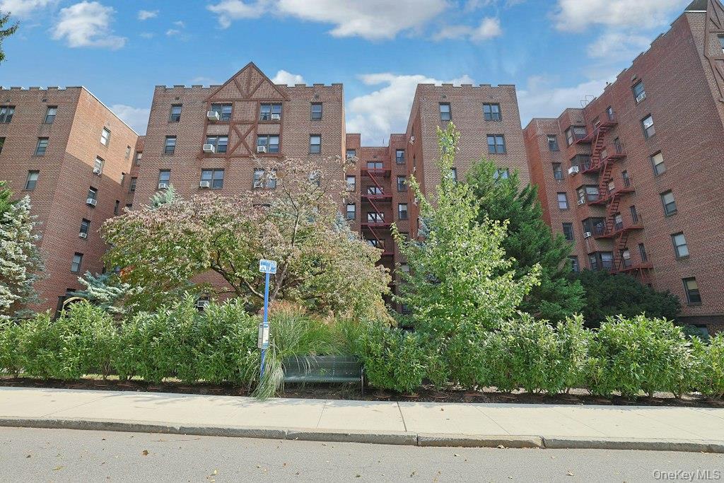 142 Garth Road, Unit 3J photo 18