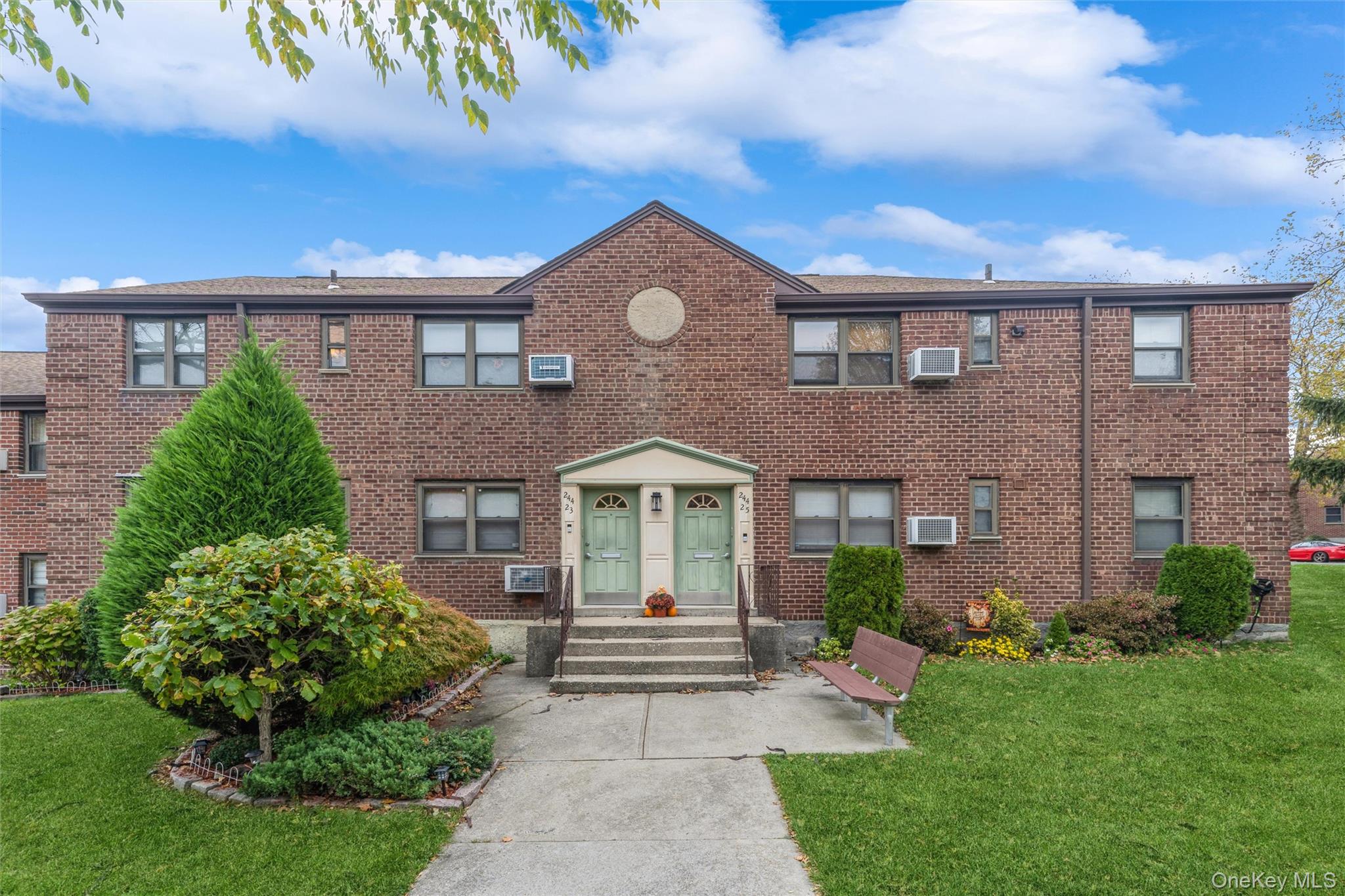 244-25 57th Drive, Unit G6 Upper photo 2