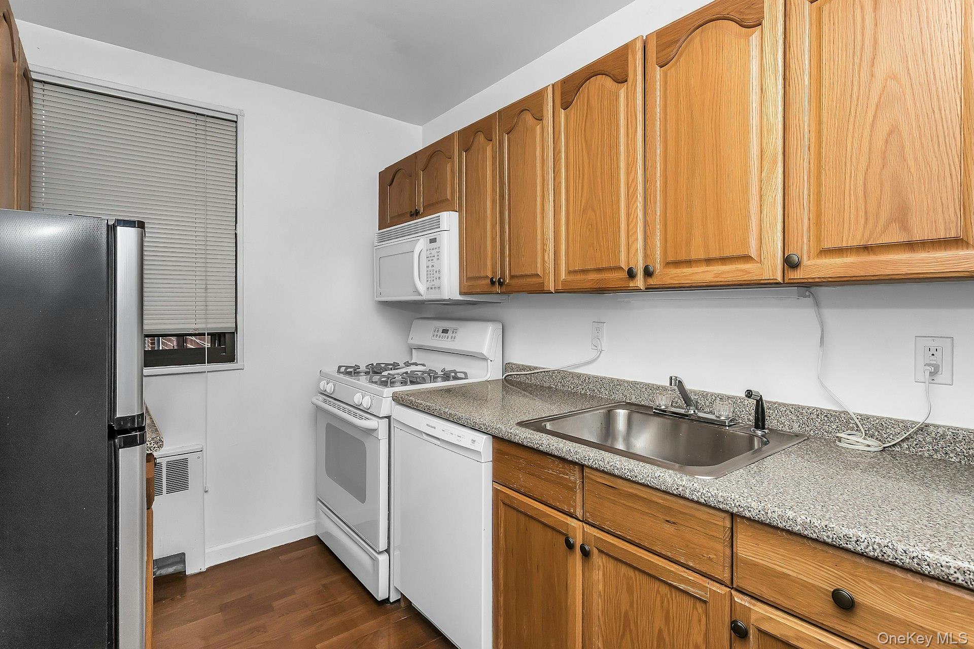 244-25 57th Drive, Unit G6 Upper photo 9