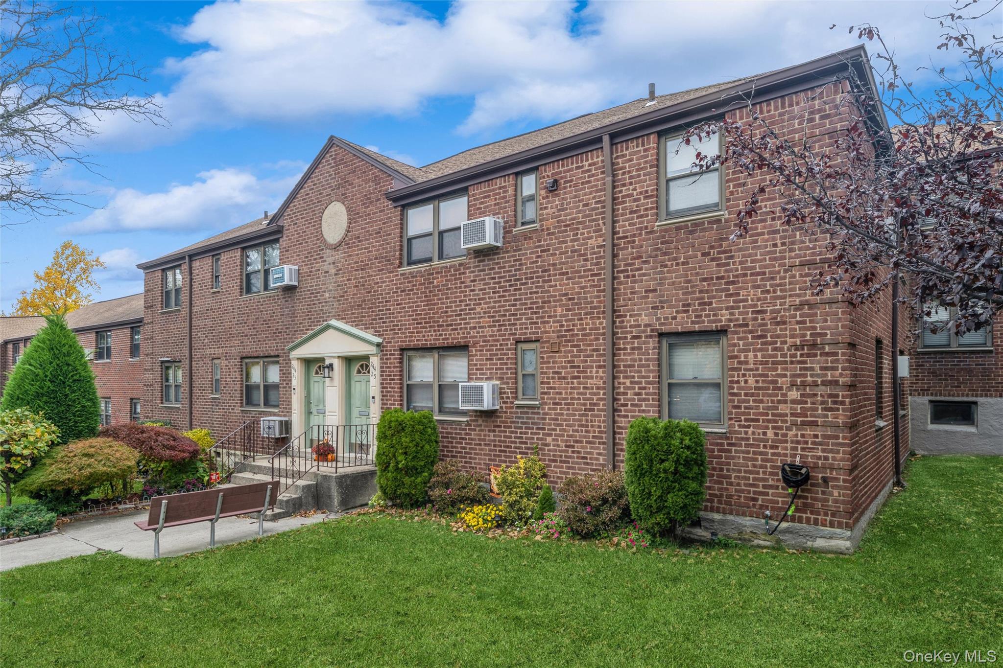 244-25 57th Drive, Unit G6 Upper photo 3