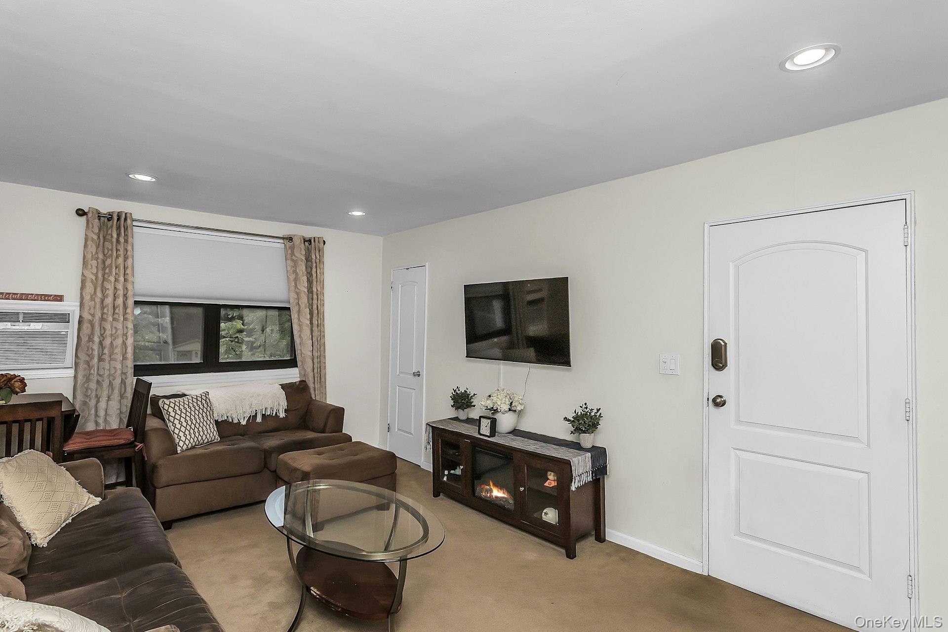 244-25 57th Drive, Unit G6 Upper photo 6