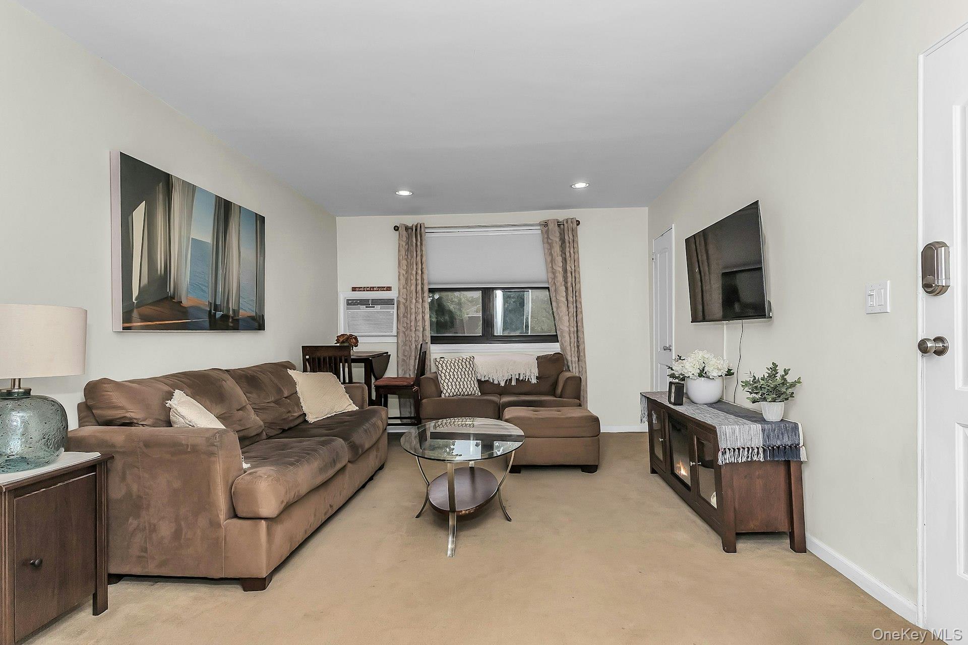 244-25 57th Drive, Unit G6 Upper photo 5