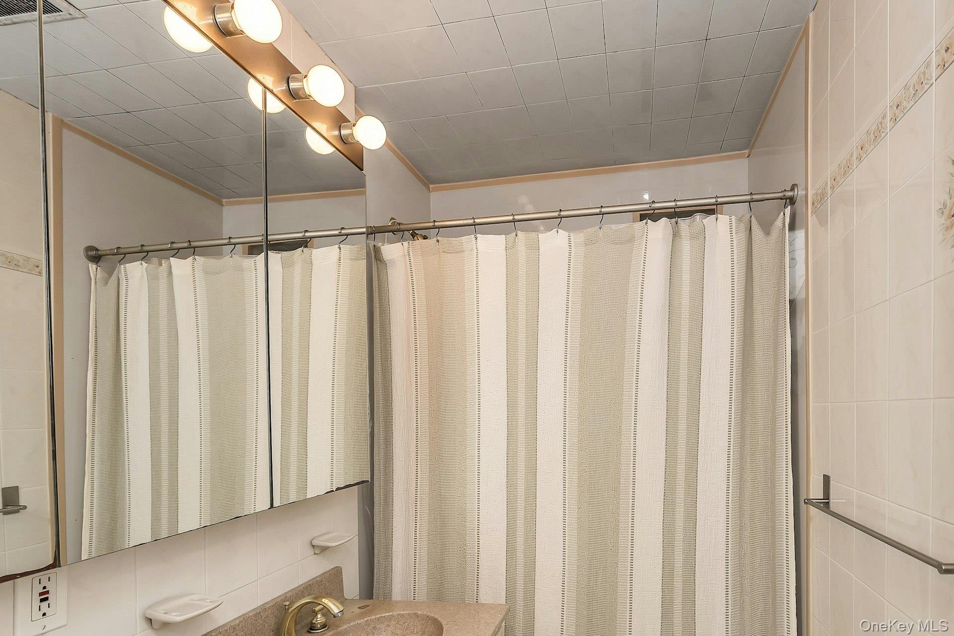 244-25 57th Drive, Unit G6 Upper photo 22
