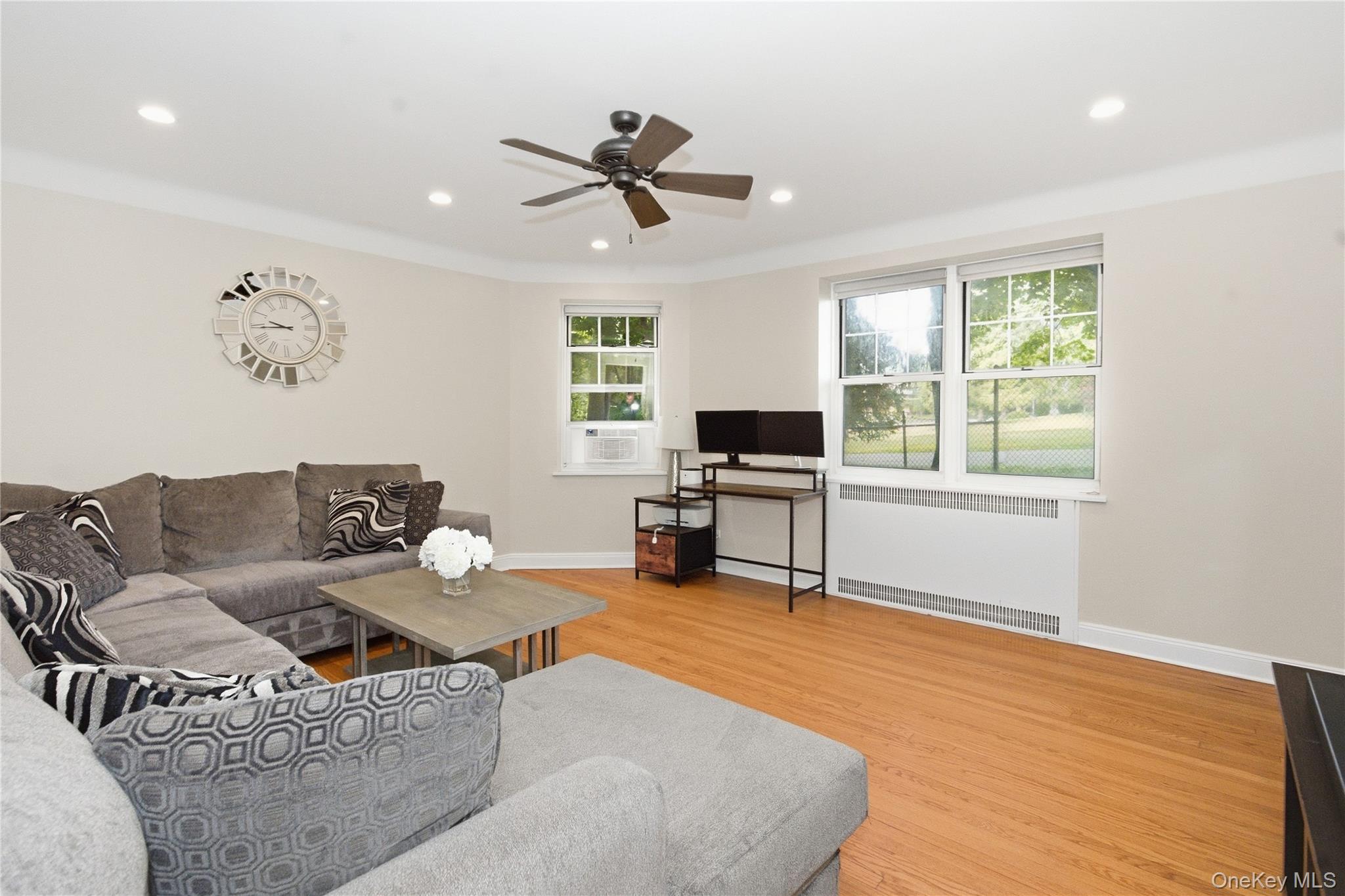 50 N Broadway, Unit 1J photo 4