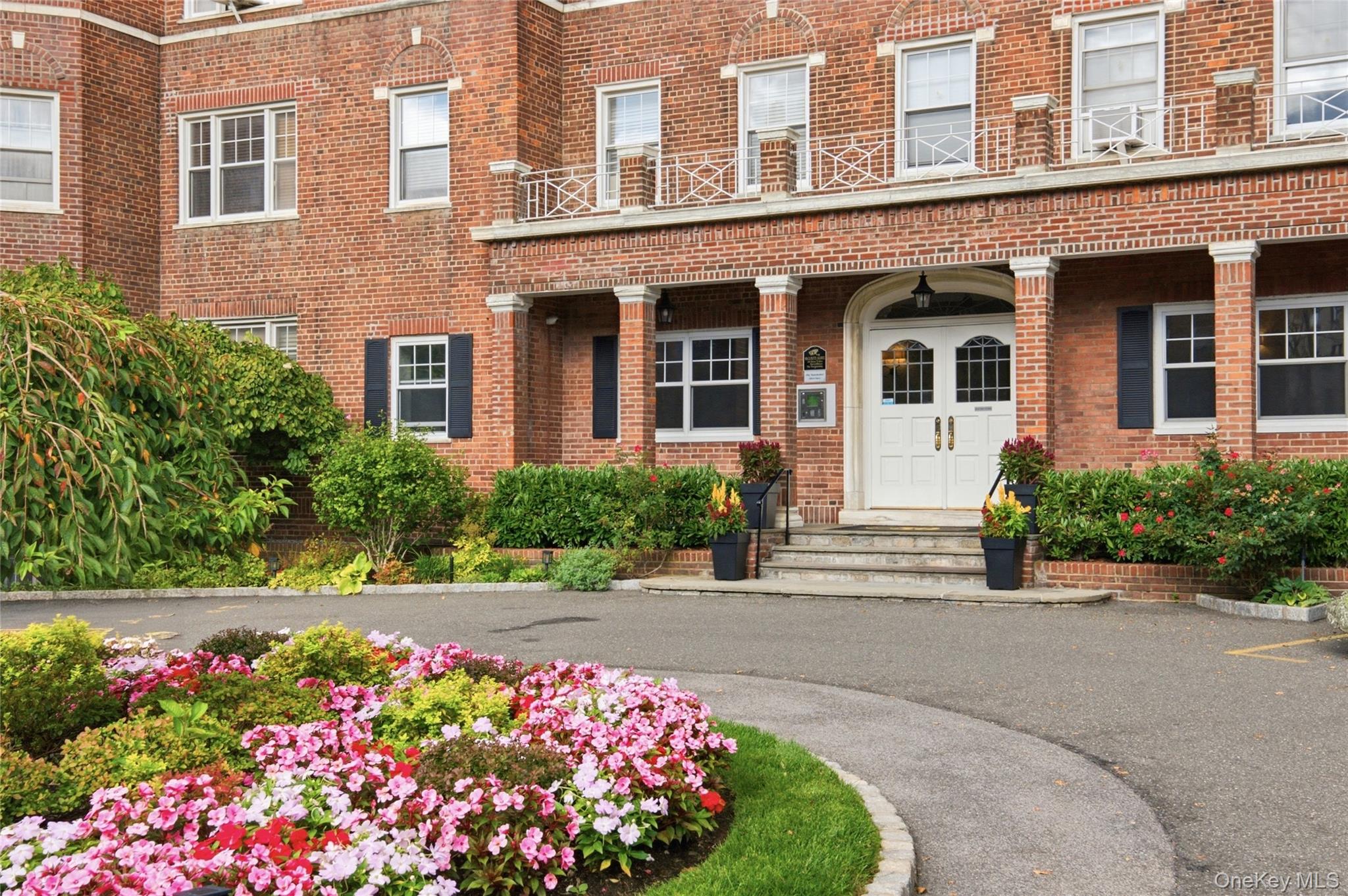 50 N Broadway, Unit 1J