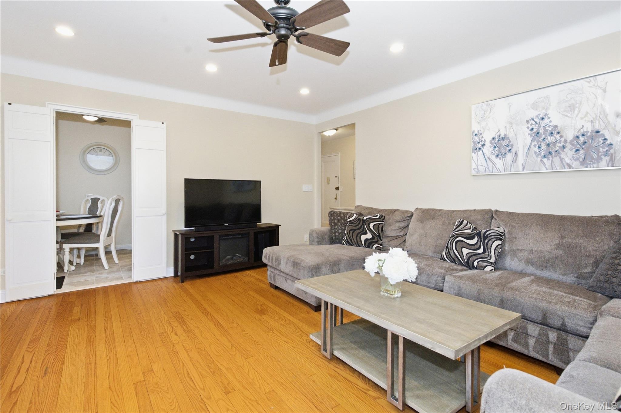 50 N Broadway, Unit 1J photo 2
