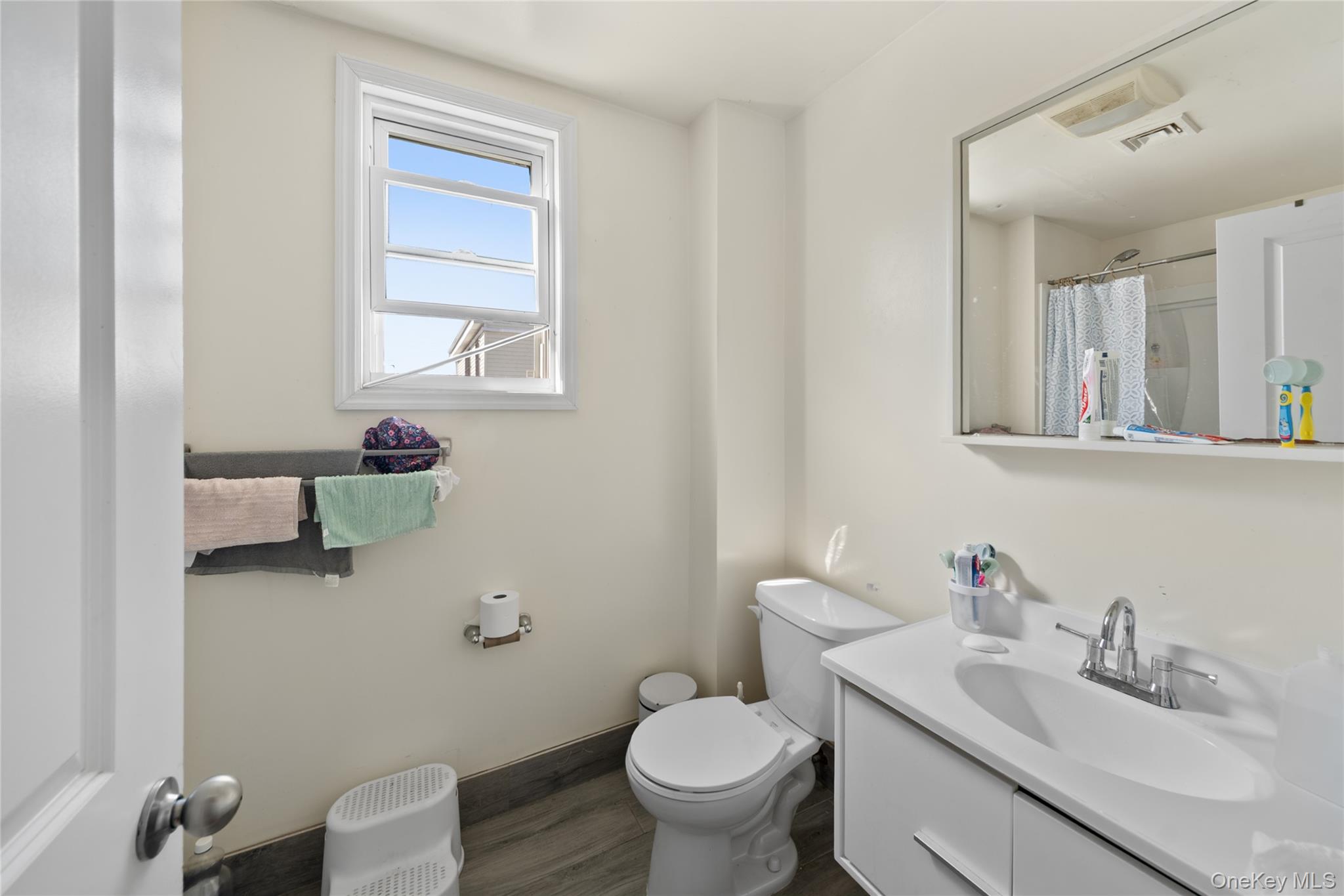 2710 Lurting Avenue – For Sale photo 27