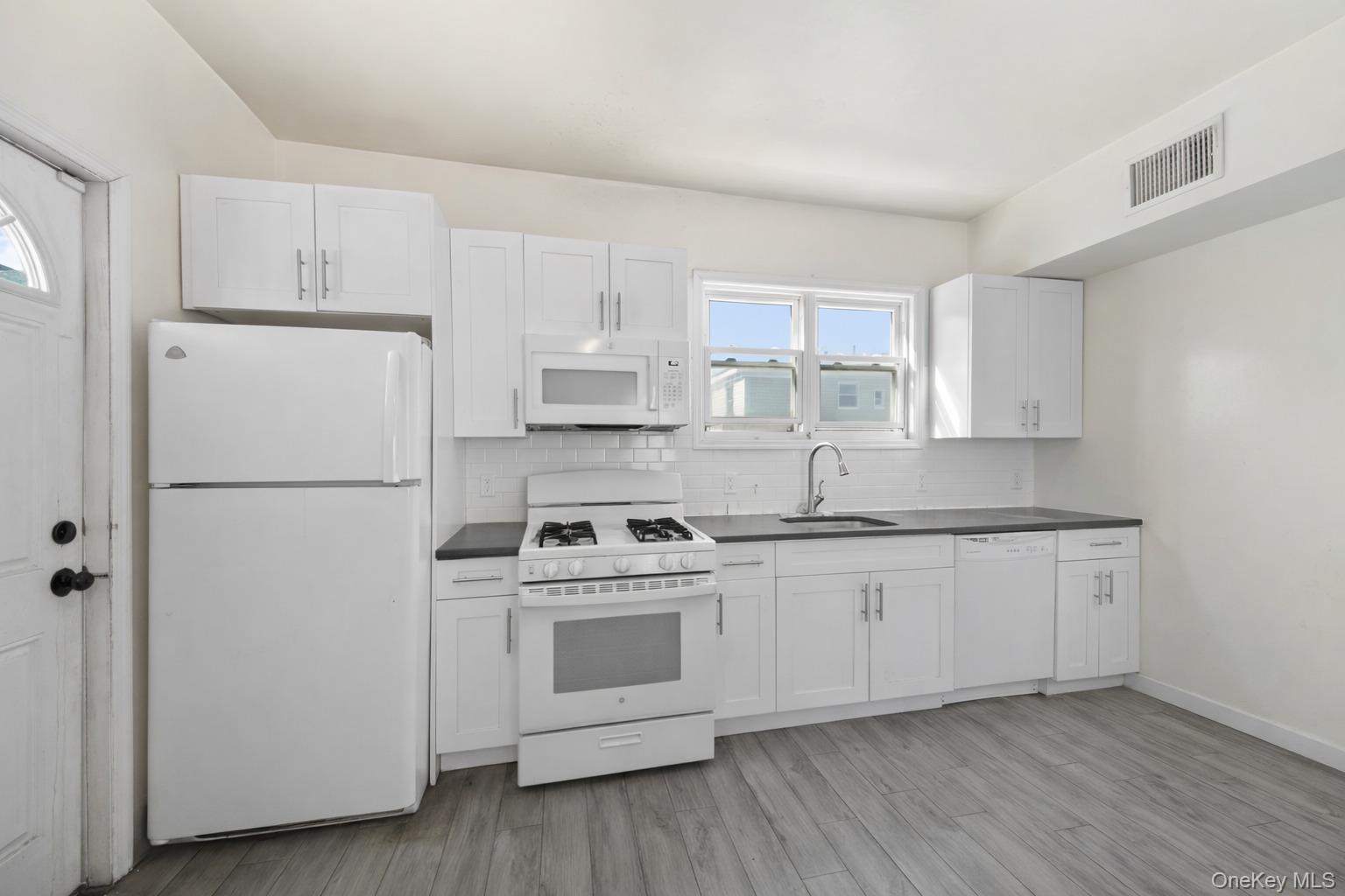 2710 Lurting Avenue – For Sale photo 19