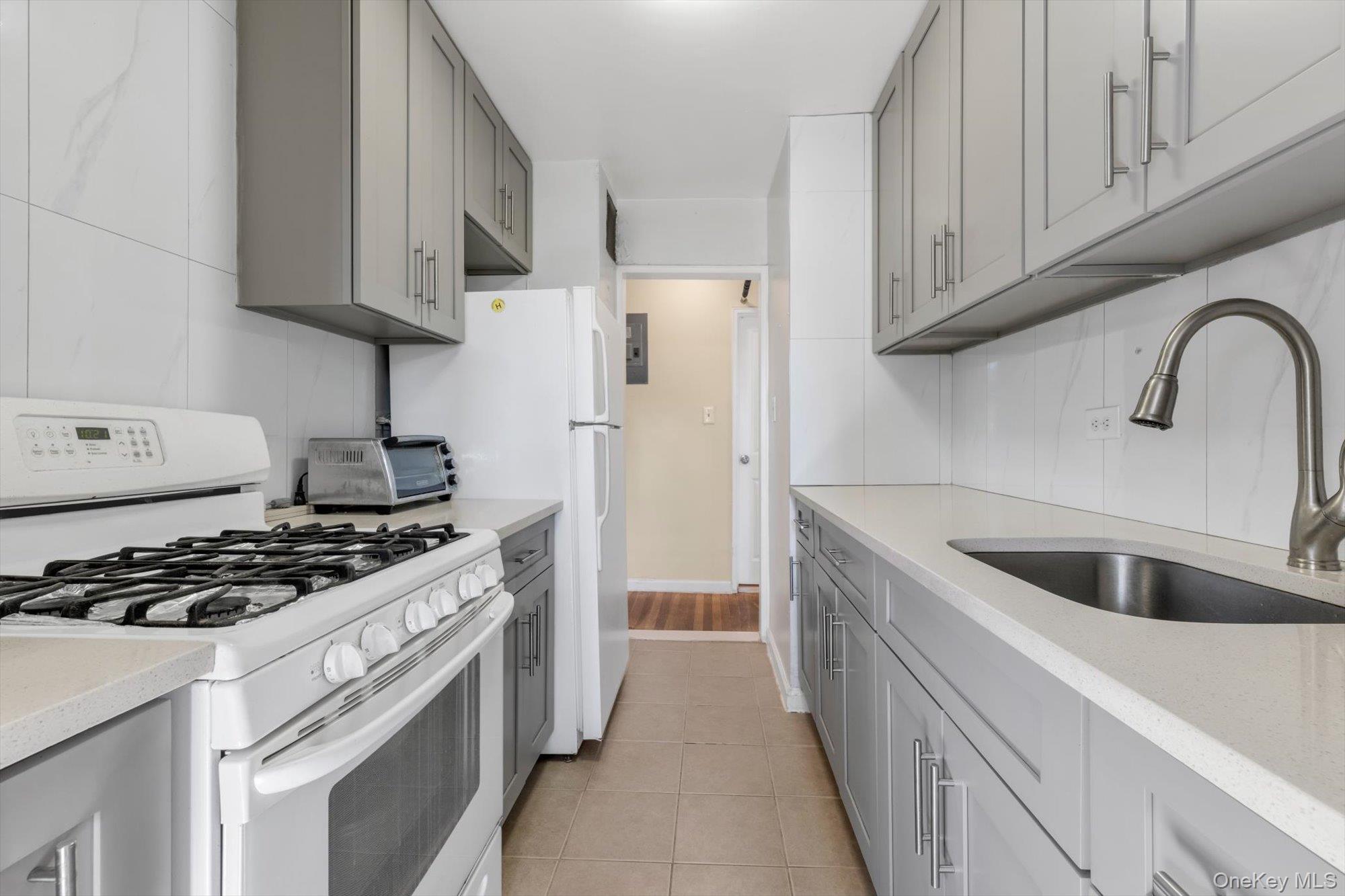 99-05 59Ave, Unit 6B photo 11