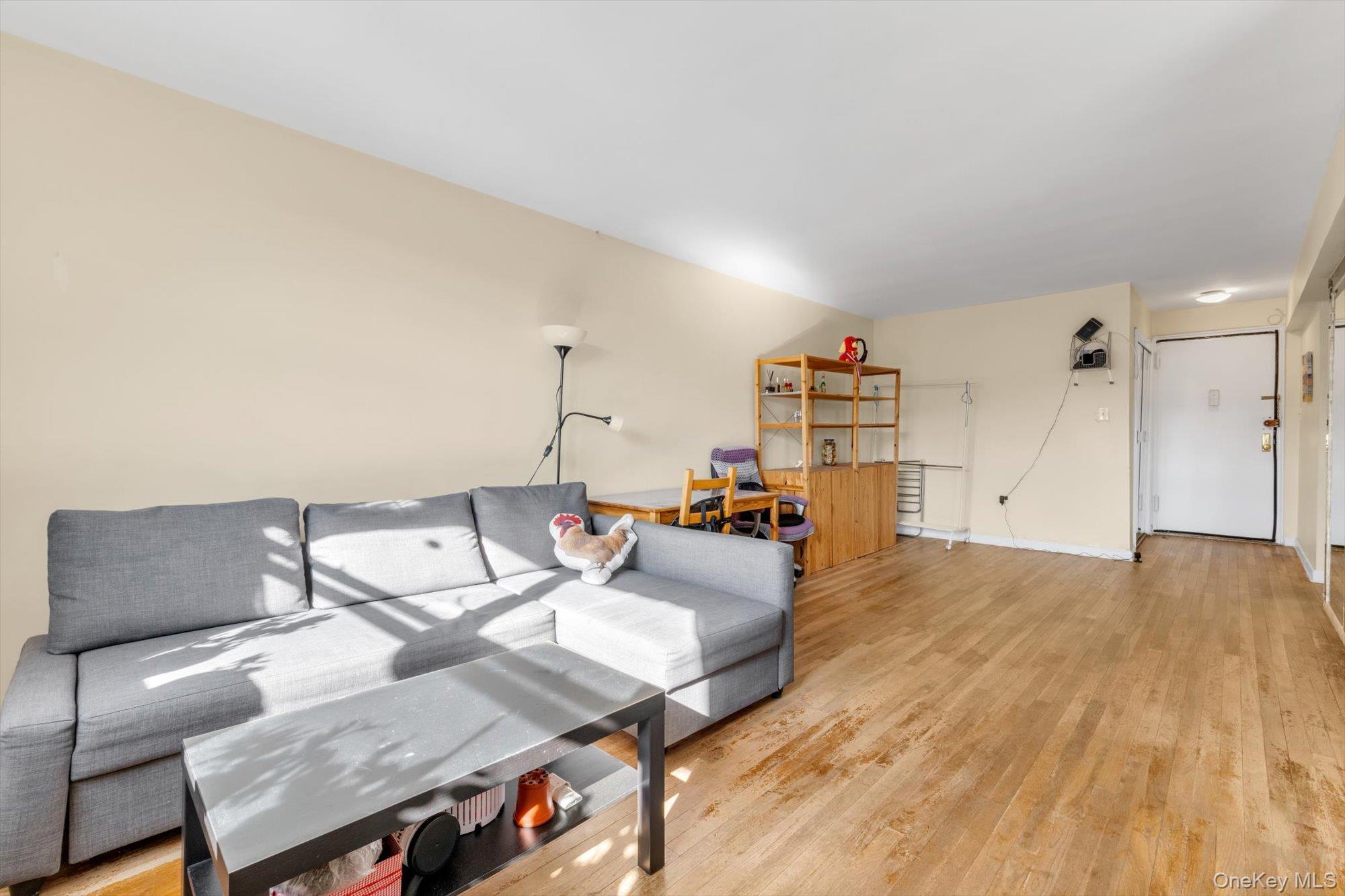 99-05 59Ave, Unit 6B photo 4