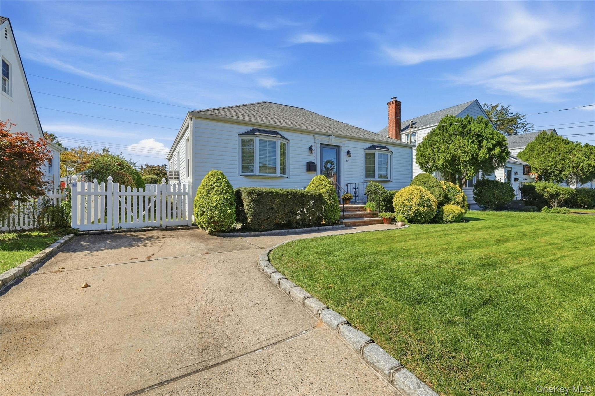 53 Greenway W – For Sale photo 2