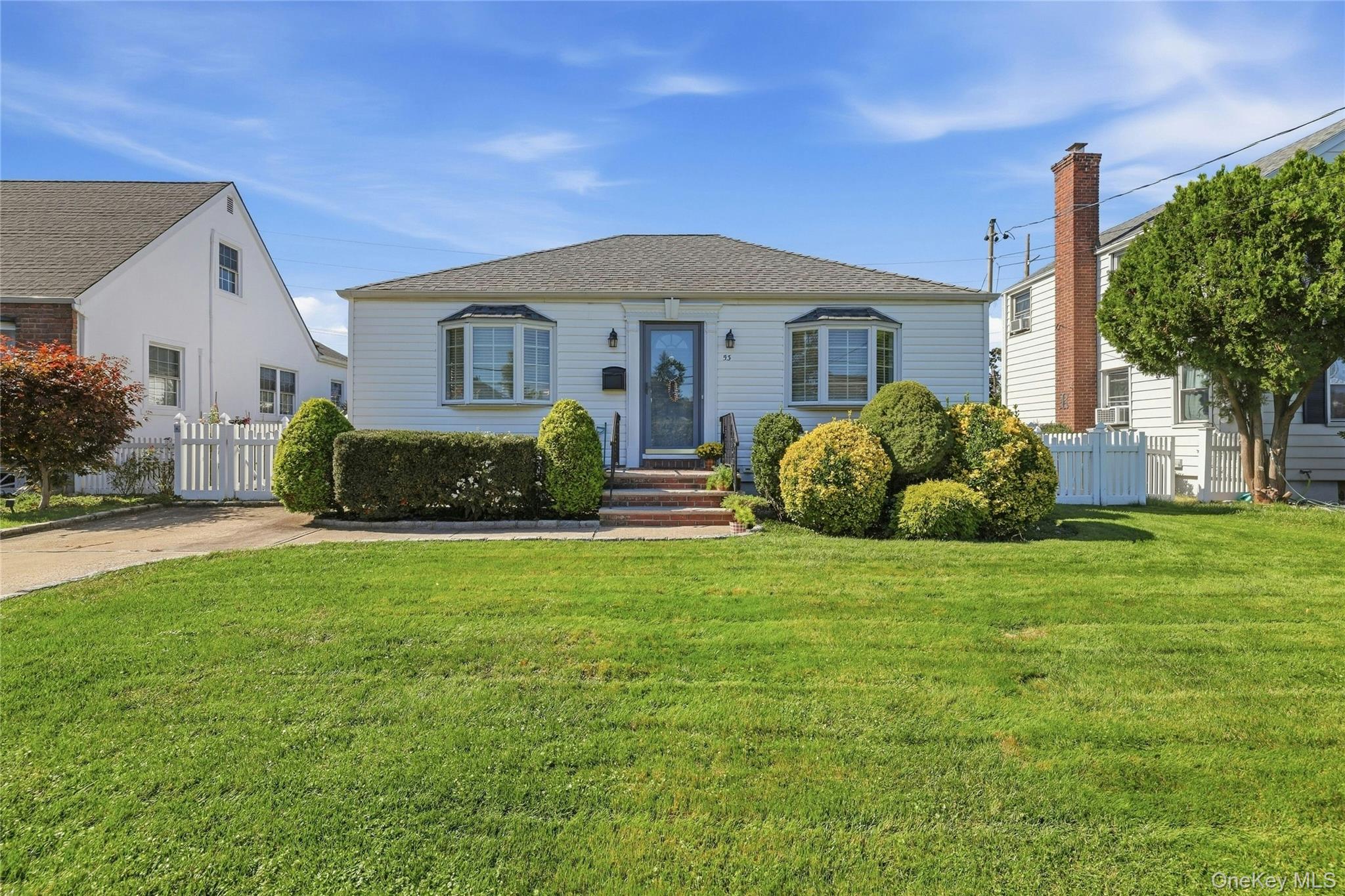 53 Greenway W – For Sale