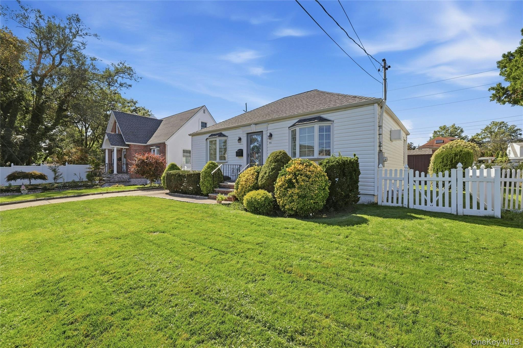 53 Greenway W – For Sale photo 3