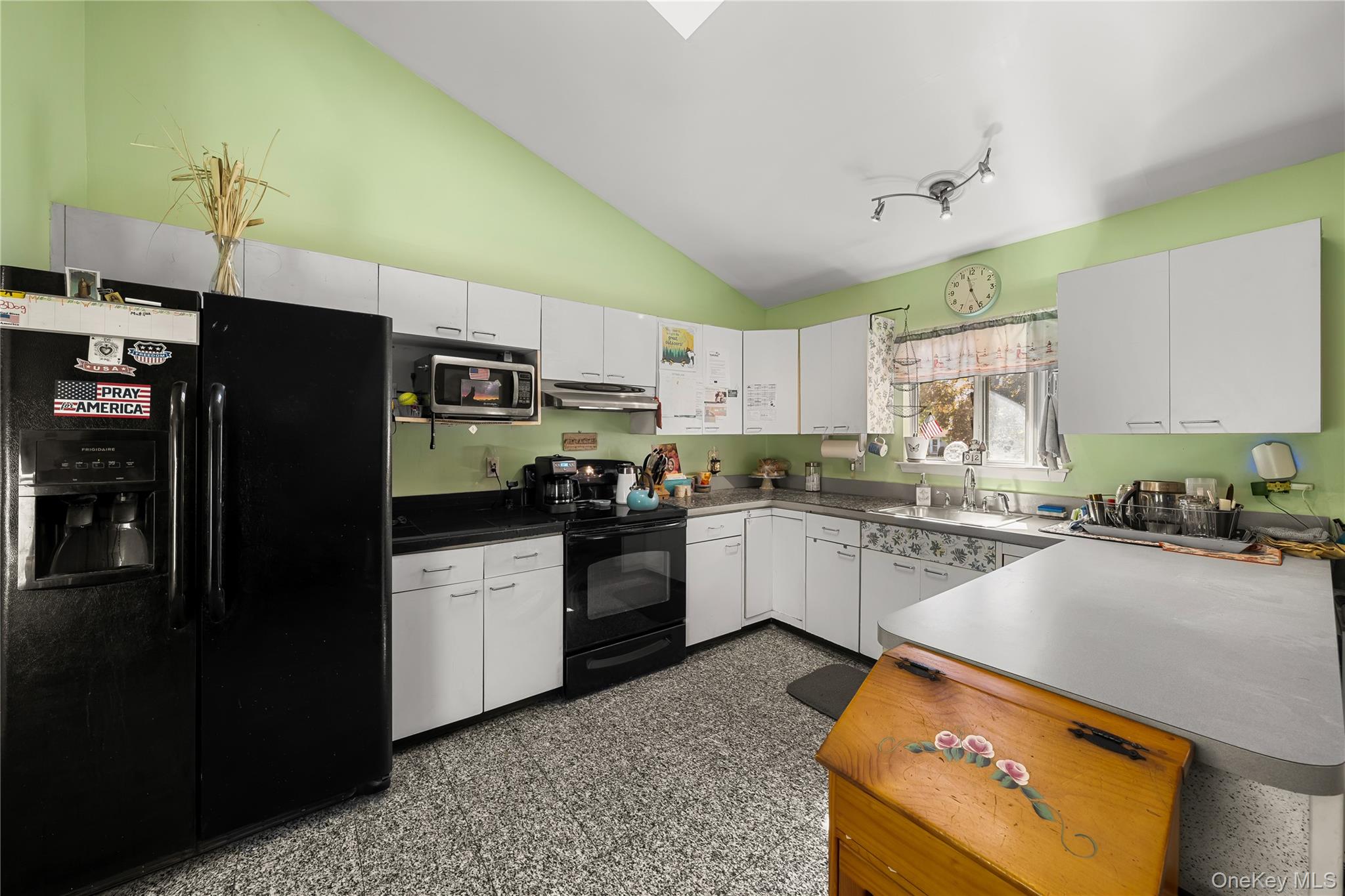 14 Mineola Street – For Sale photo 13