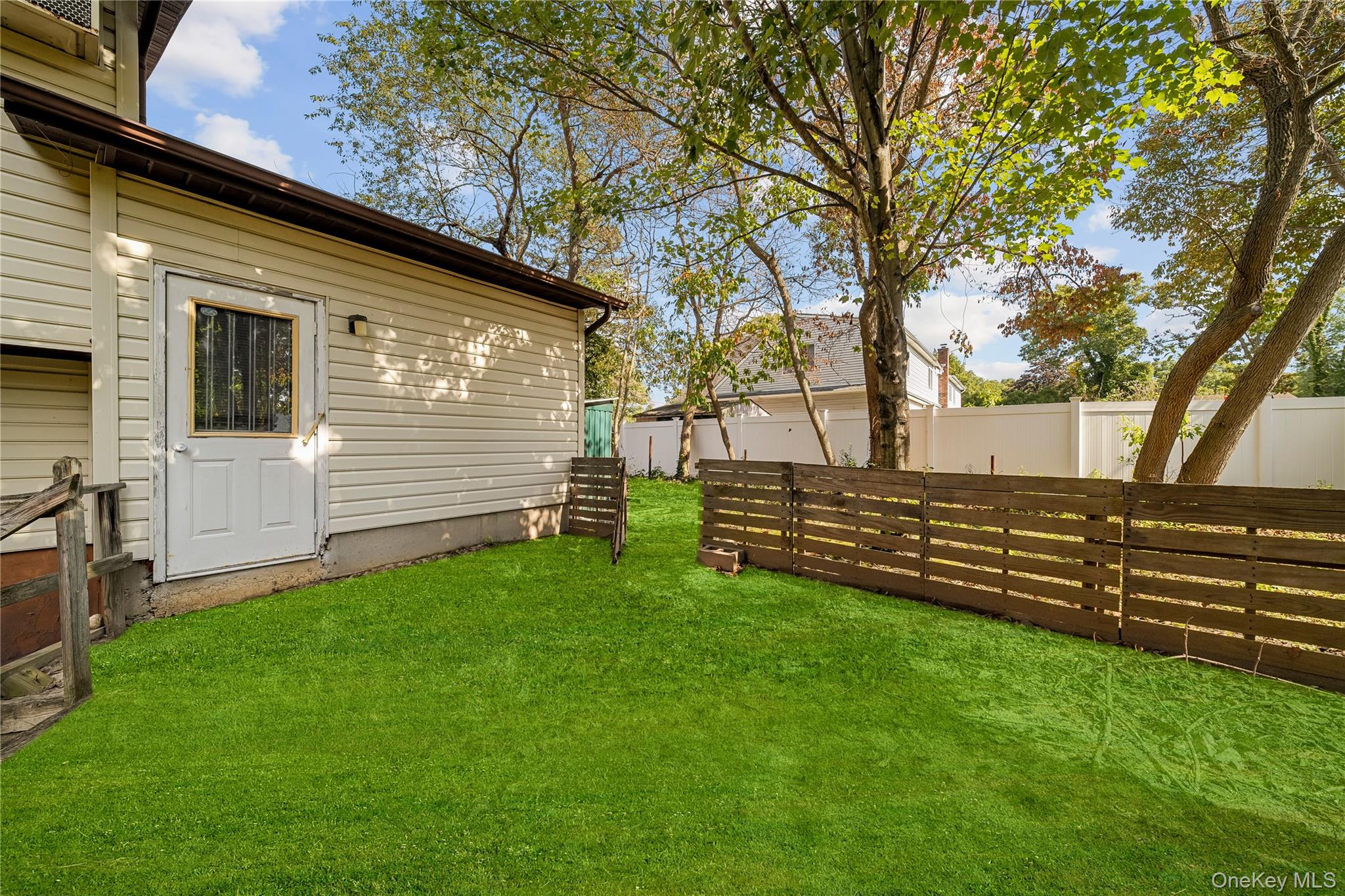 14 Mineola Street – For Sale photo 32