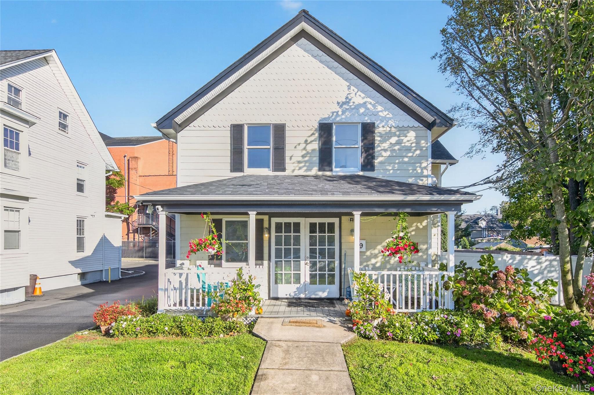 9 E Carver Street – For Rent