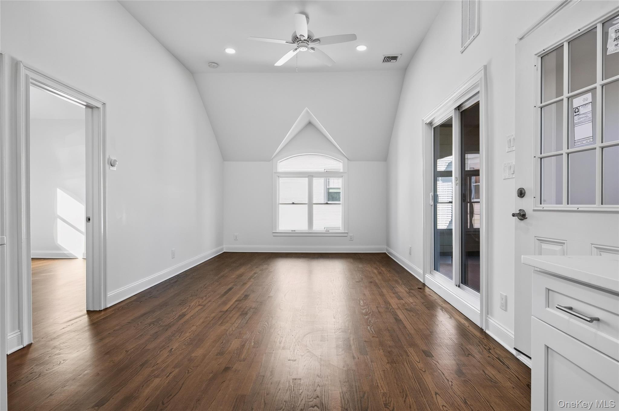 9 E Carver Street – For Rent photo 3