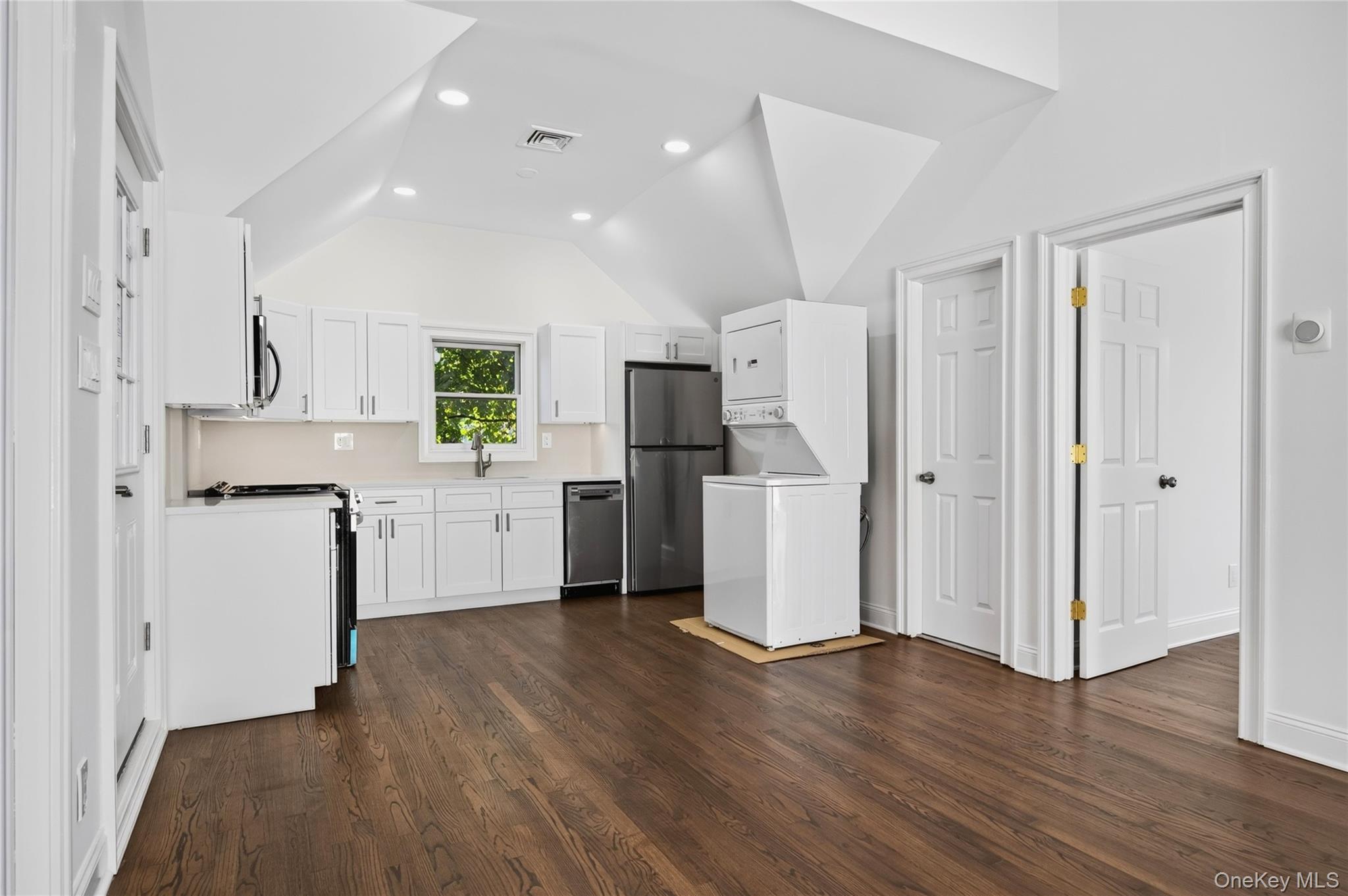 9 E Carver Street – For Rent photo 7