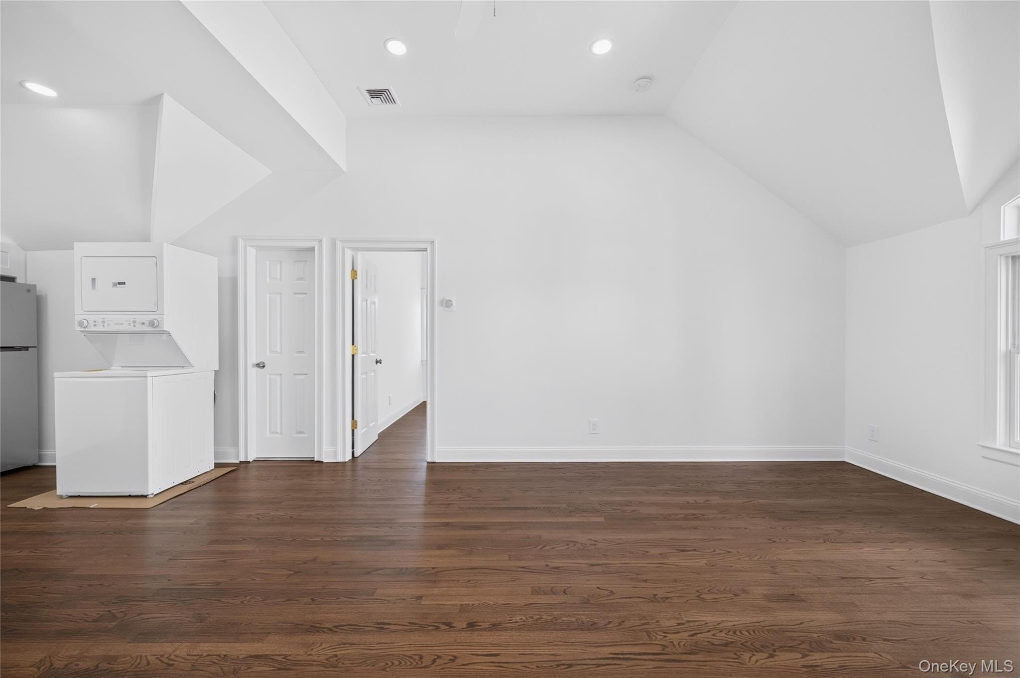 9 E Carver Street – For Rent photo 4