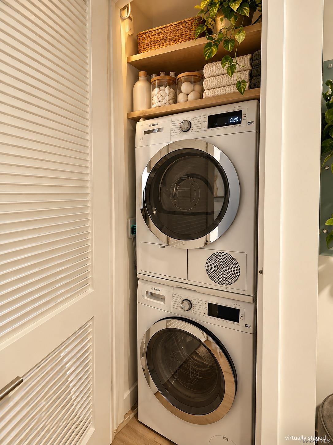 500 W 45th Street, Unit 209 photo 8