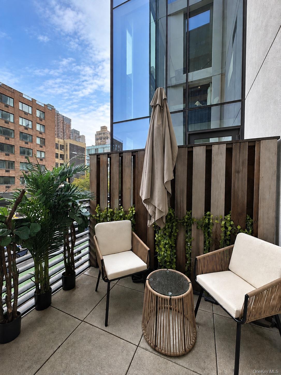 500 W 45th Street, Unit 209 photo 3